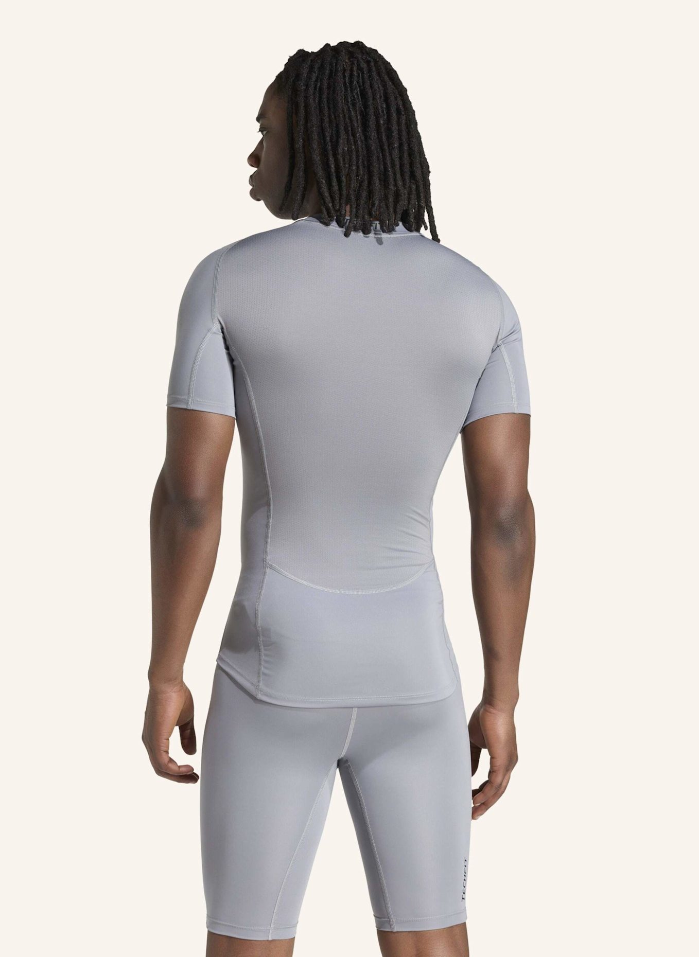 adidas T-Shirt TECHFIT: GRAU