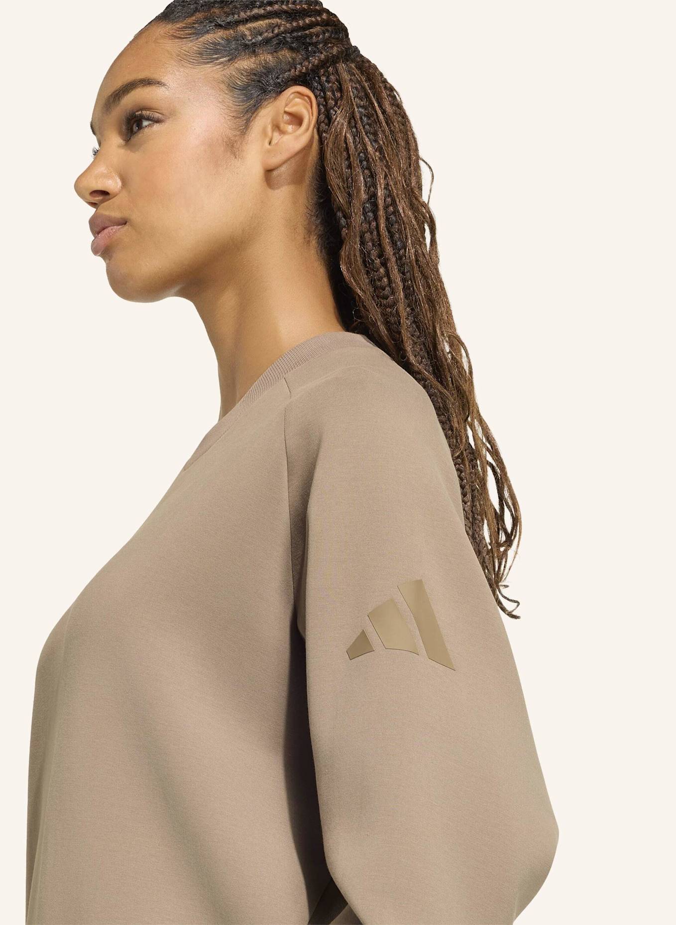 adidas SOFT LUX SWEATSHIRT, LOCKER GESCHNITTEN: KHAKI