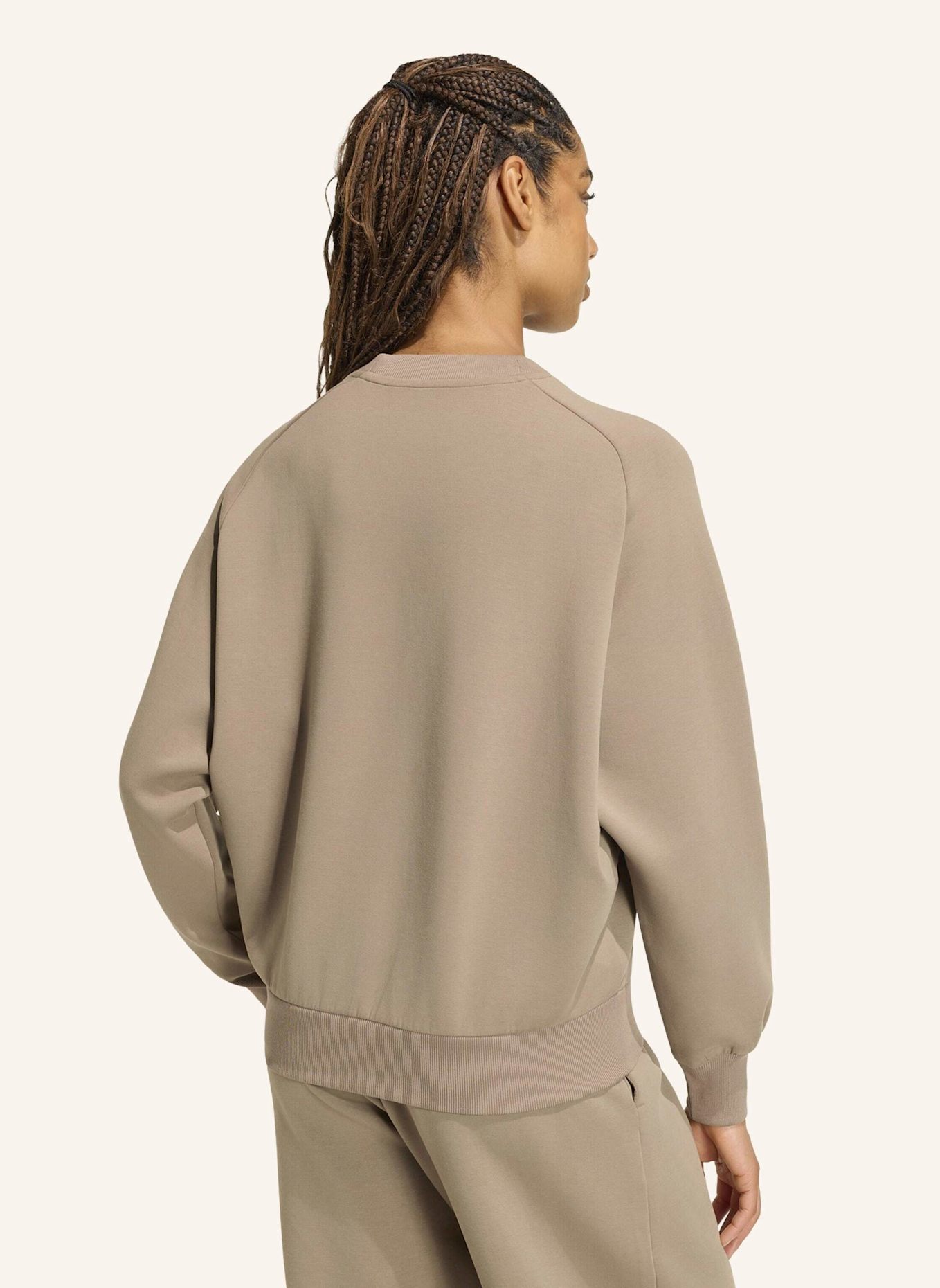 adidas SOFT LUX SWEATSHIRT, LOCKER GESCHNITTEN: KHAKI