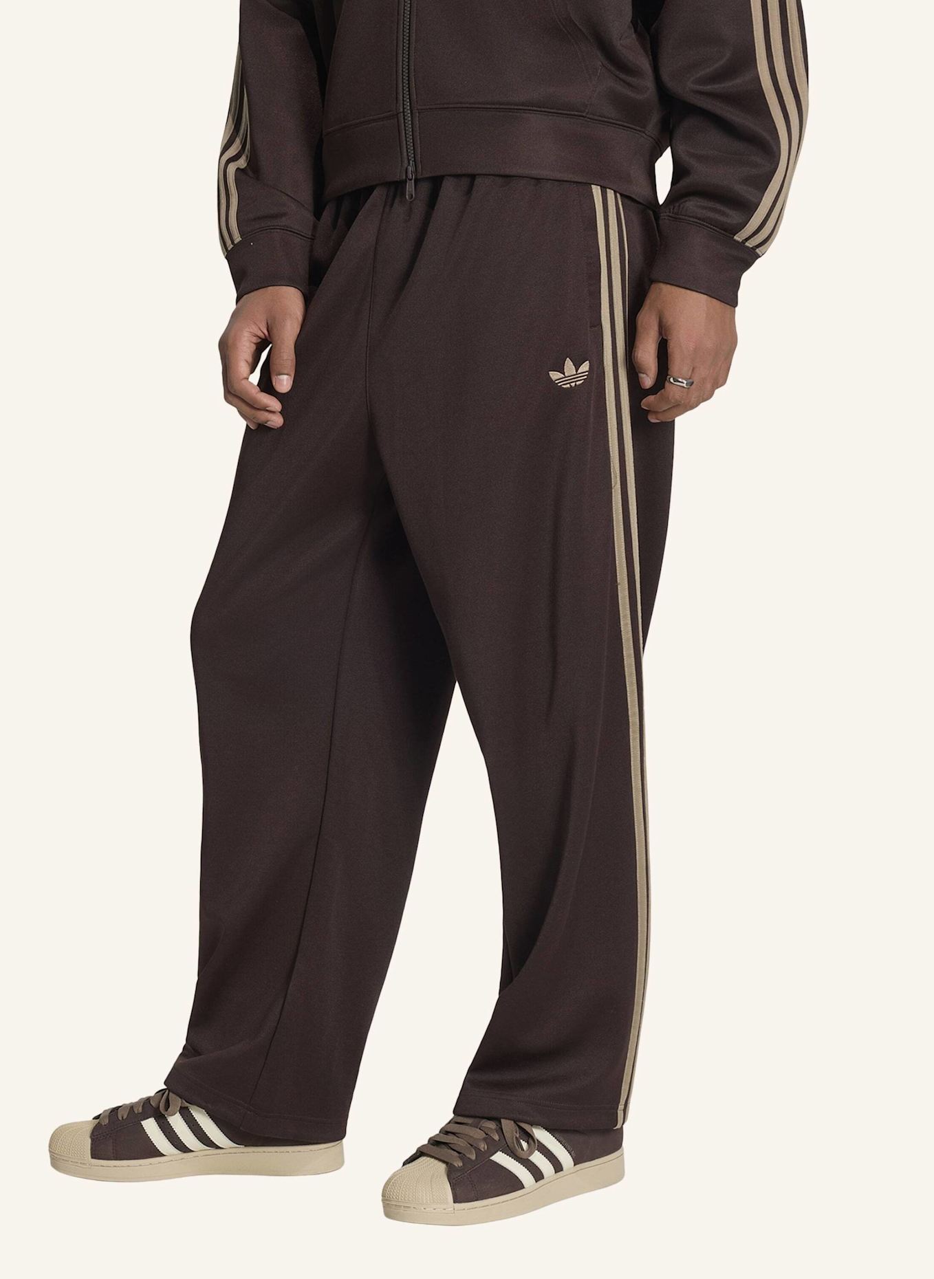 adidas Originals ADICOLOR LOOSE TRACKPANTS: BRAUN