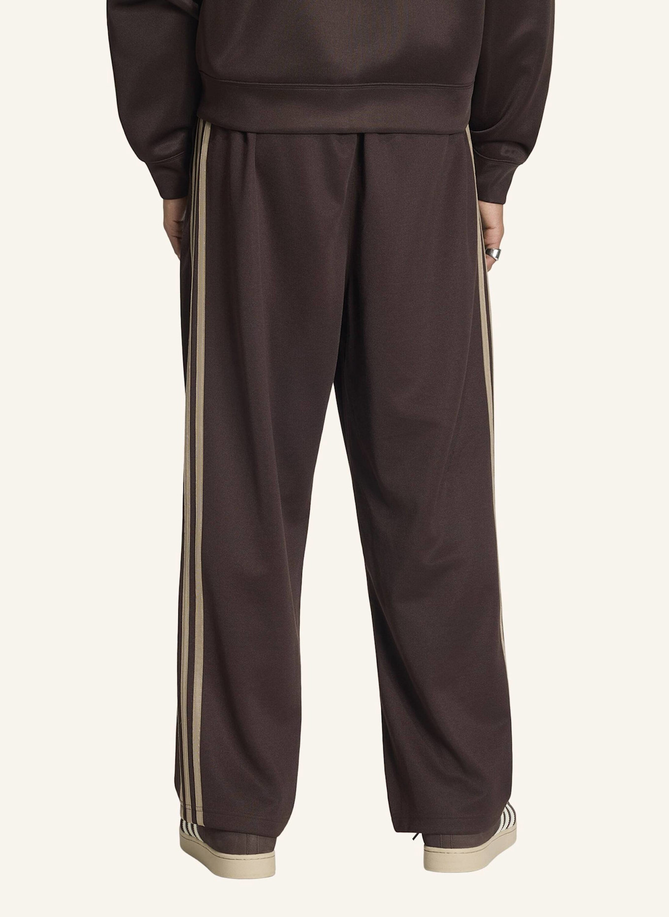 adidas Originals ADICOLOR LOOSE TRACKPANTS: BRAUN