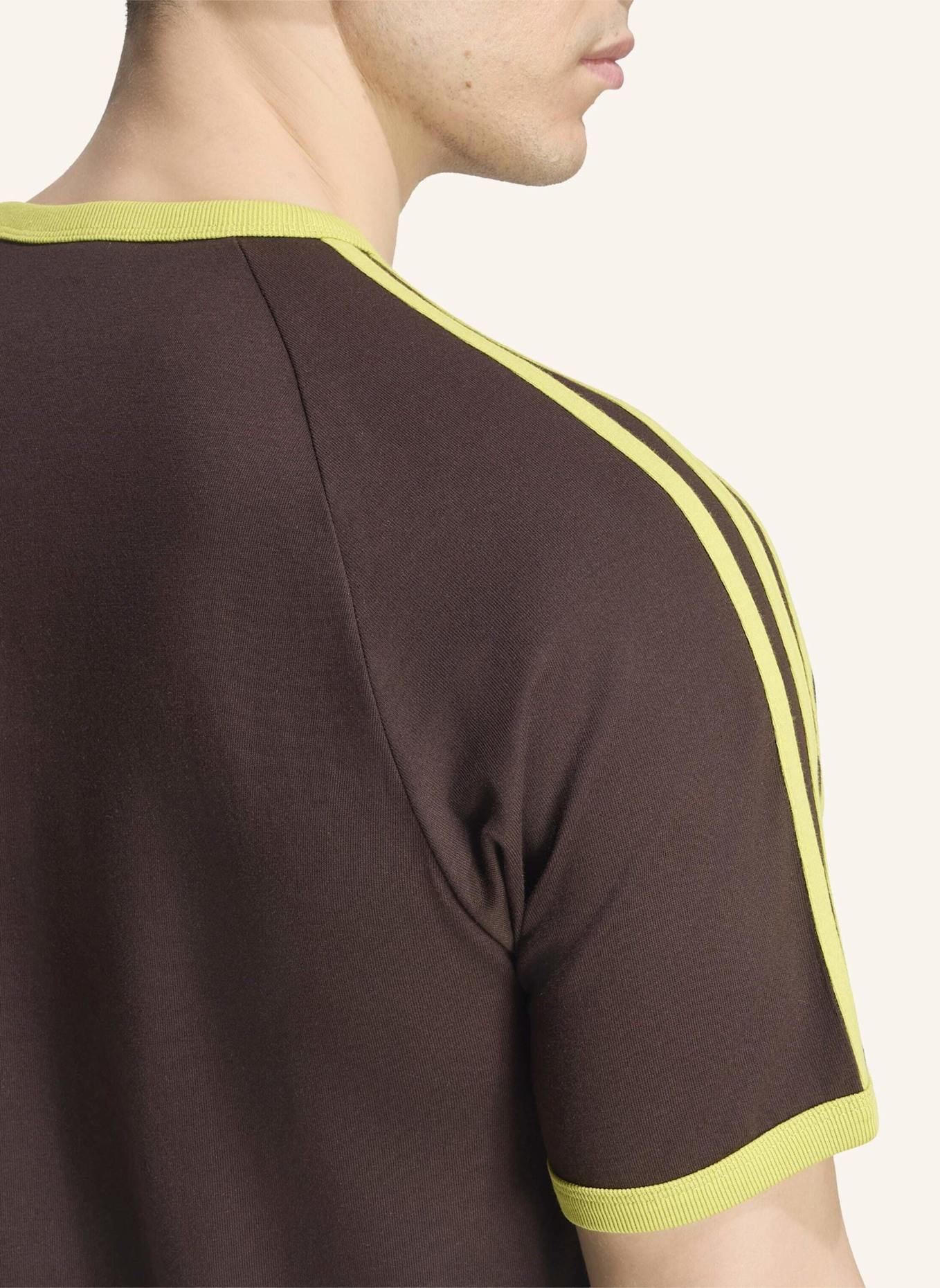 adidas Originals T-SHIRT, 3-STREIFEN: BRAUN/ NEONGRÜN