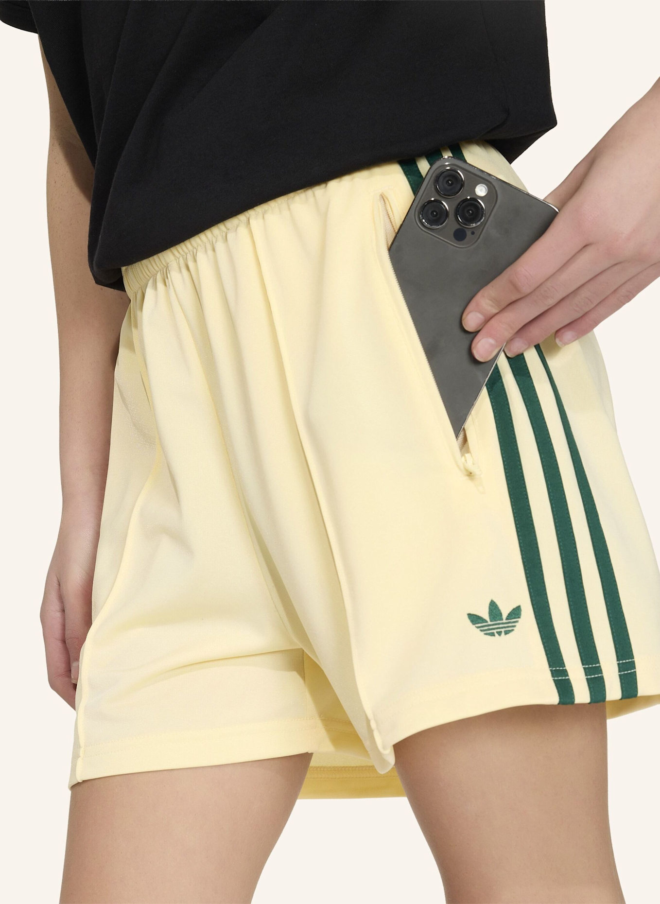 adidas Originals Shorts FIREBIRD: CREME