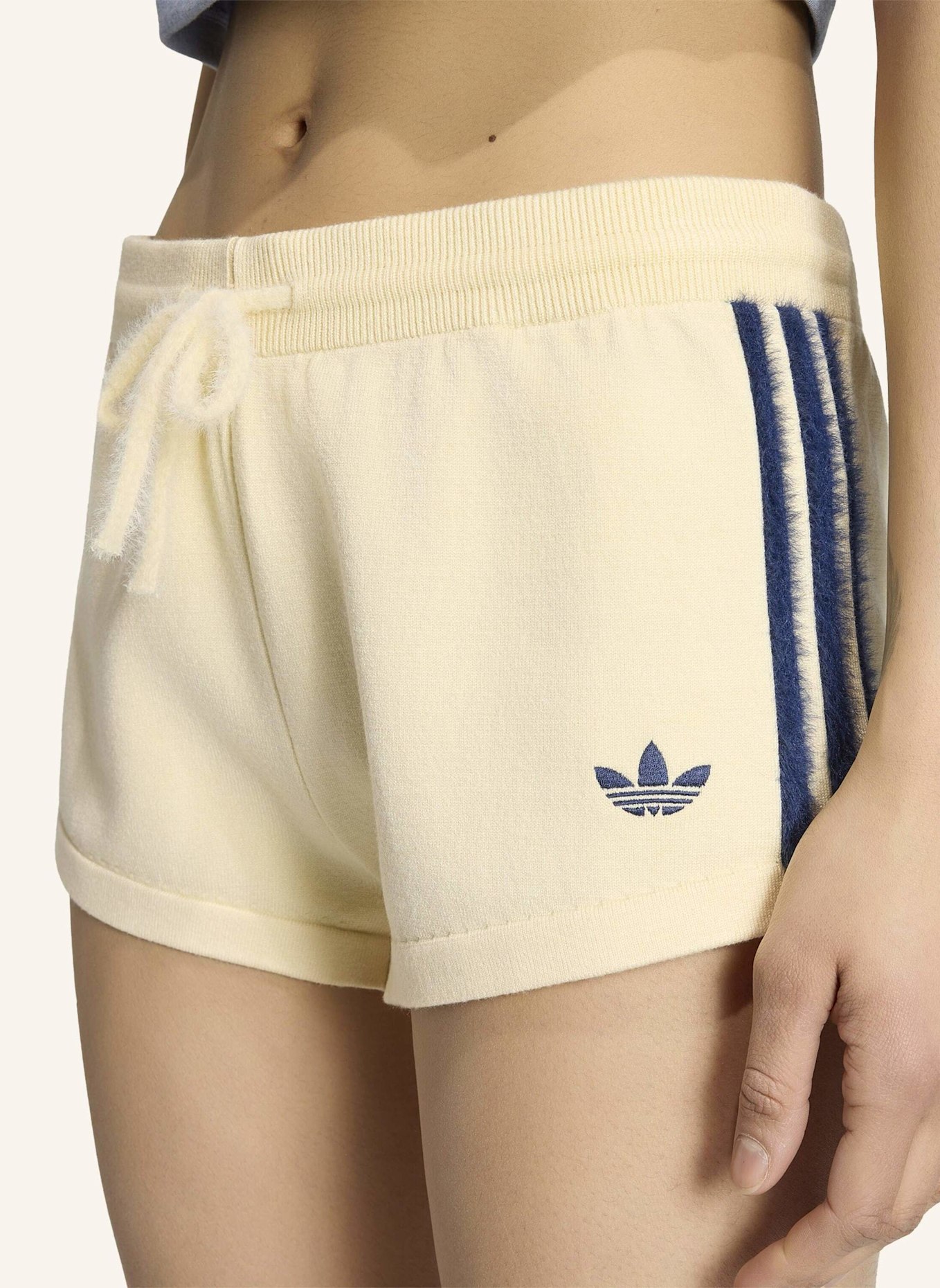 adidas Originals STRICKSHORTS: CREME/ BLAU