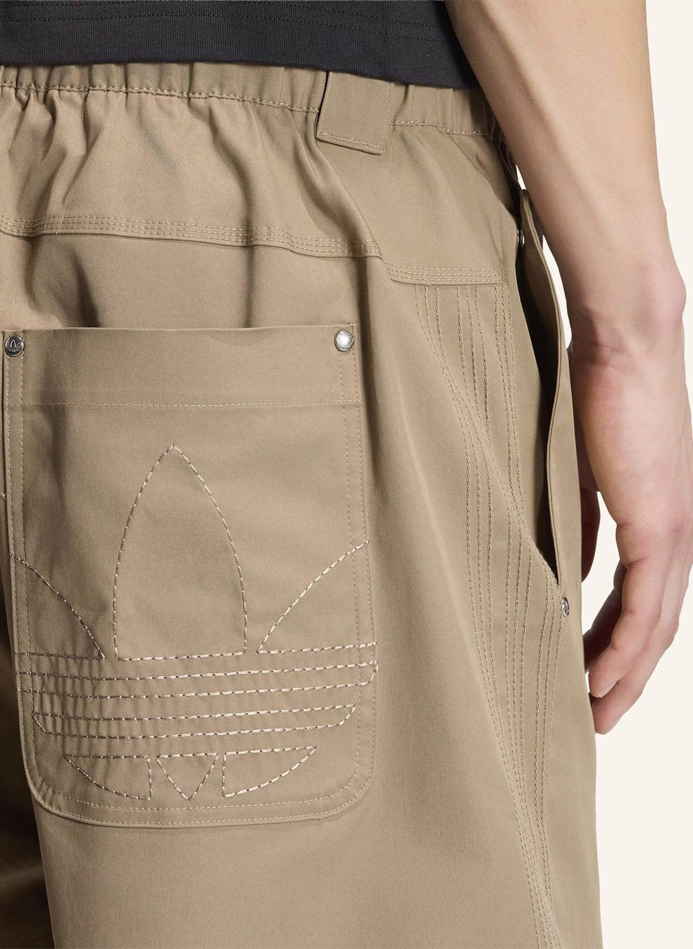 adidas Originals Hose PREMIUM ESSENTIALS Loose Fit: KHAKI