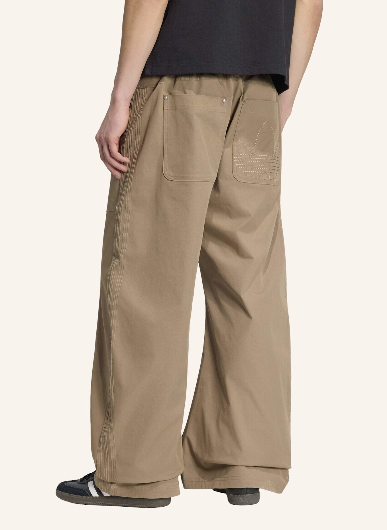 adidas Originals Hose PREMIUM ESSENTIALS Loose Fit: KHAKI