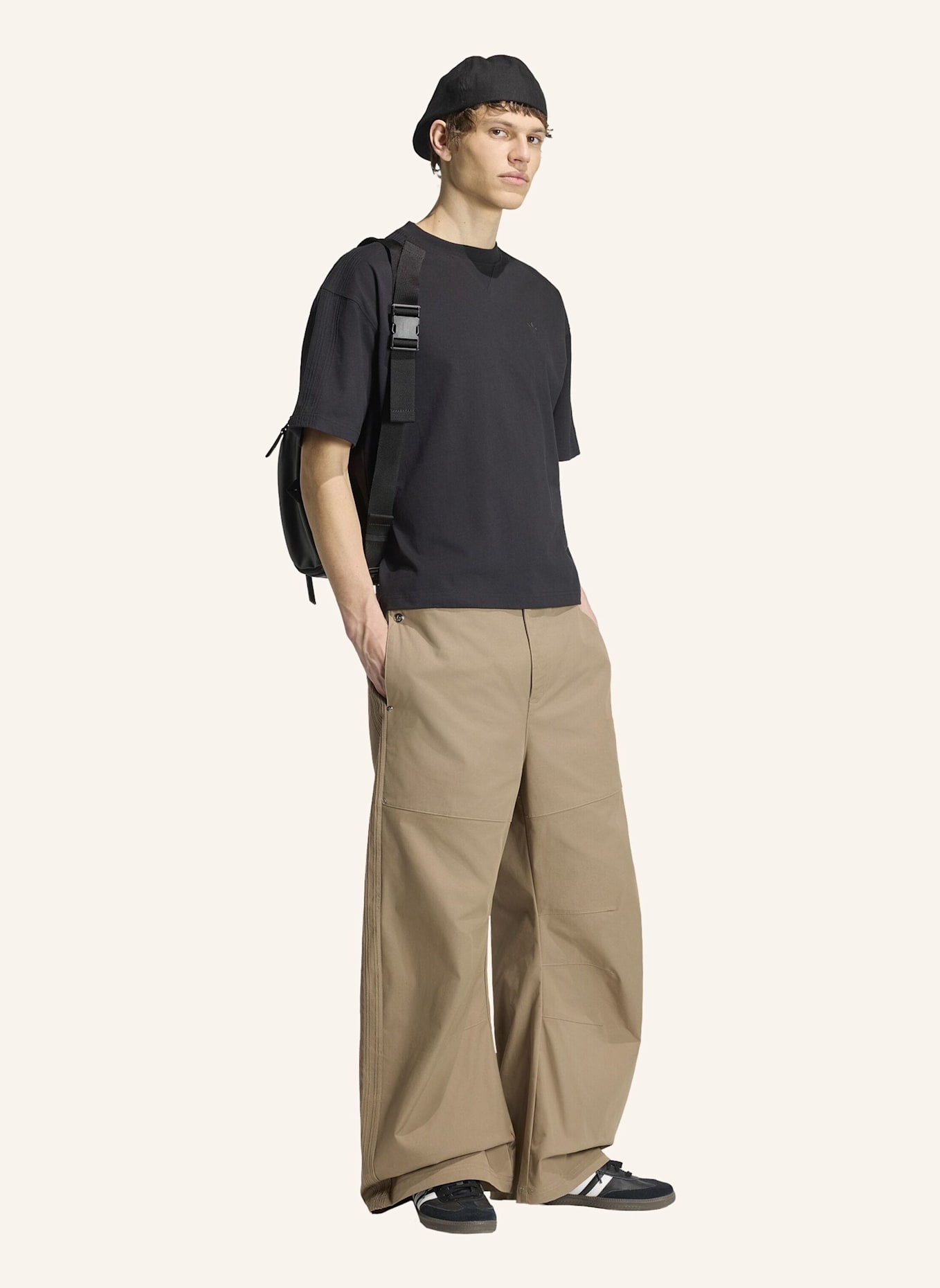 adidas Originals Hose PREMIUM ESSENTIALS Loose Fit: KHAKI
