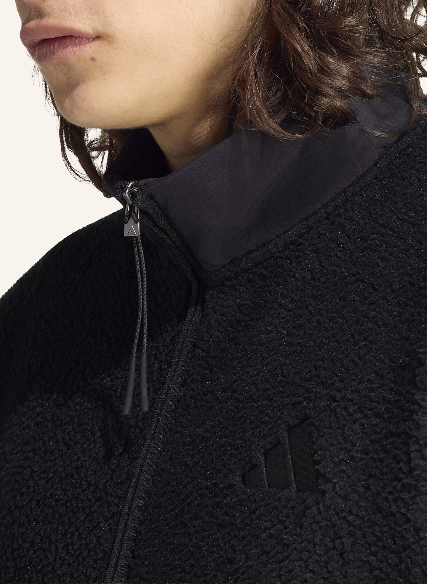 adidas CITY TECH 3-STREIFEN FLEECEJACKE, DURCHGEHENDER REISSVERSCHLUSS: SCHWARZ