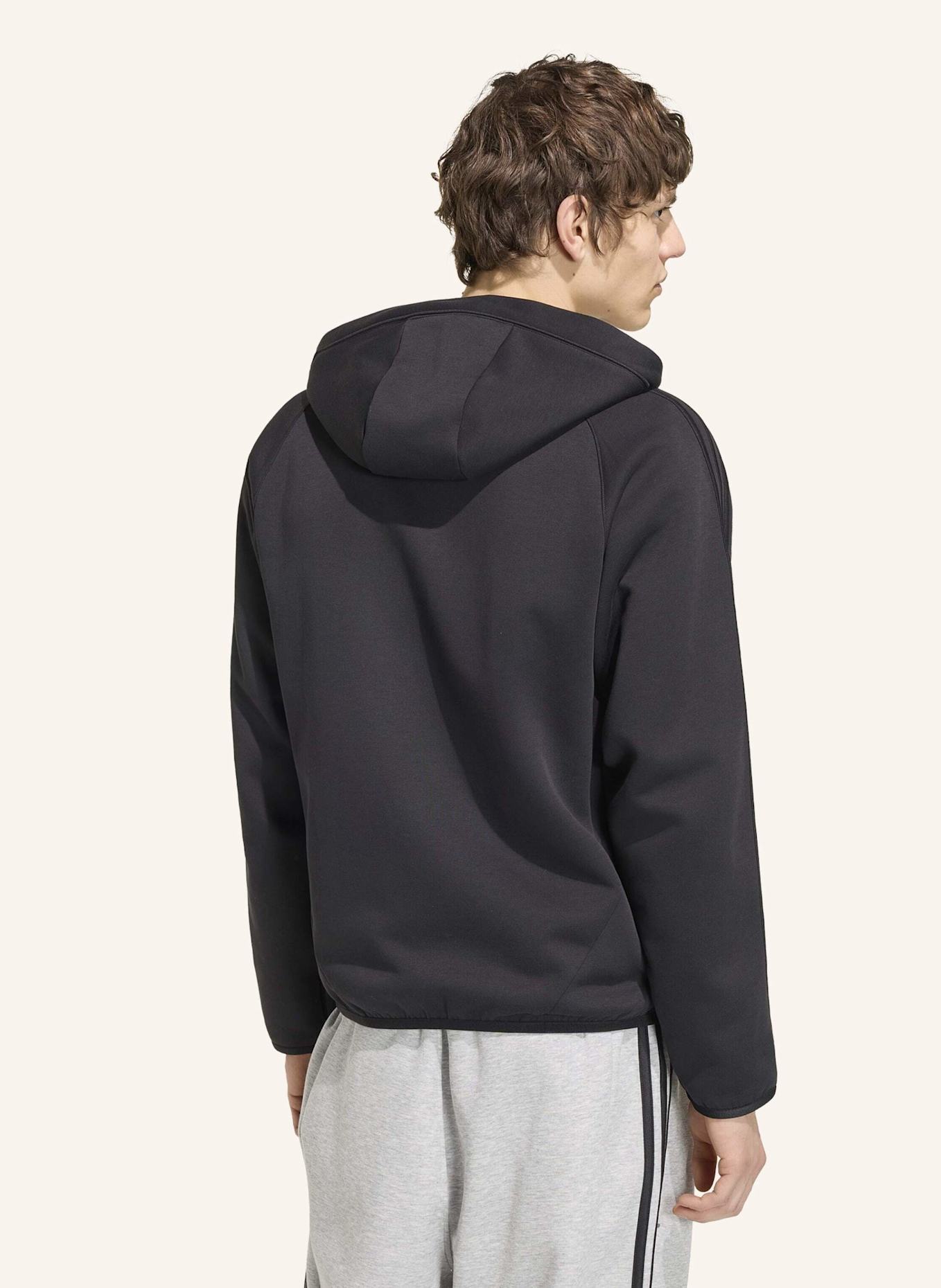 adidas Originals SPACER TEAMGEIST 26 CUTLINE KAPUZENJACKE: SCHWARZ