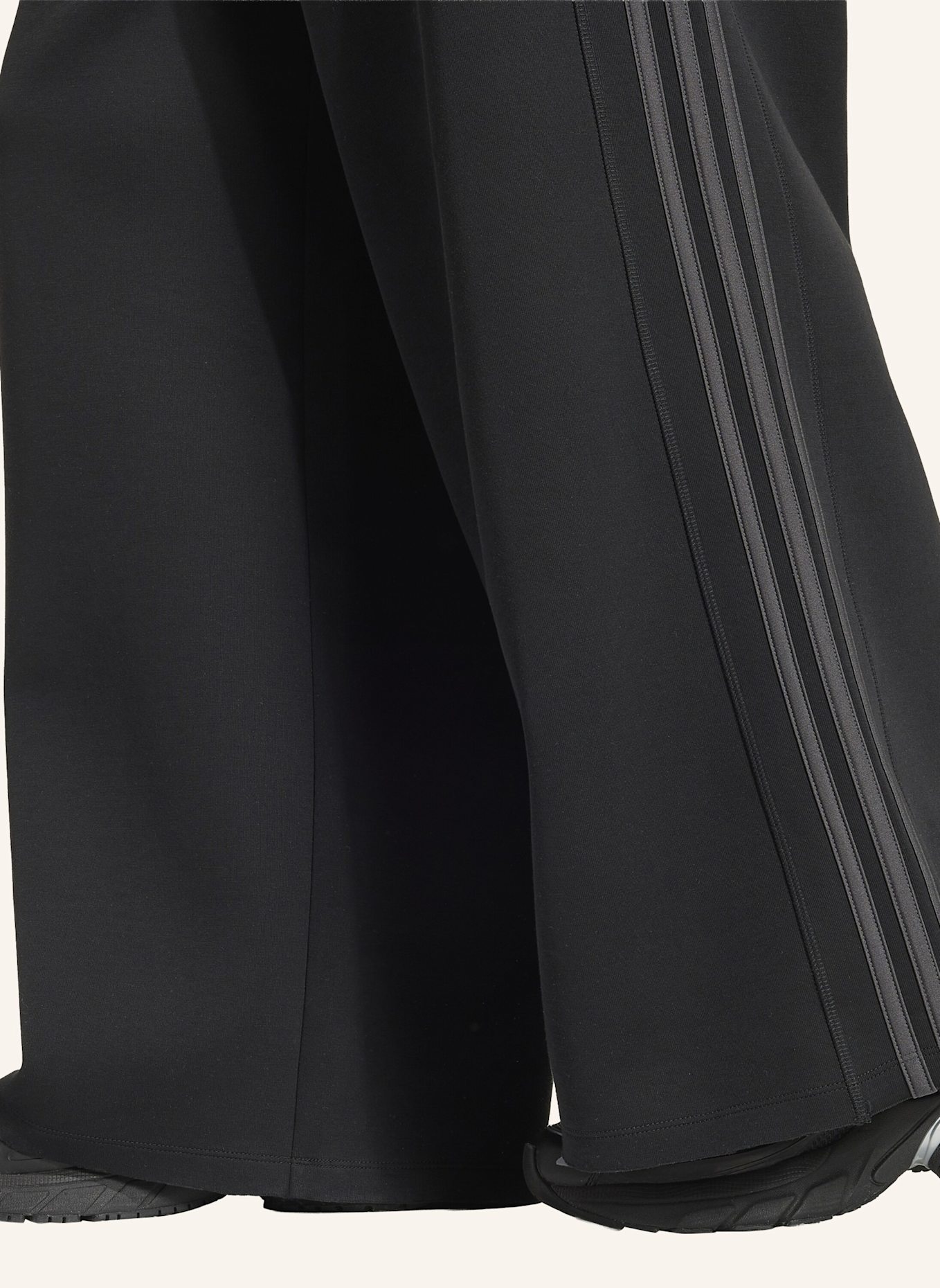 adidas Originals SST 2.0 LANGE TRAININGSHOSE: SCHWARZ