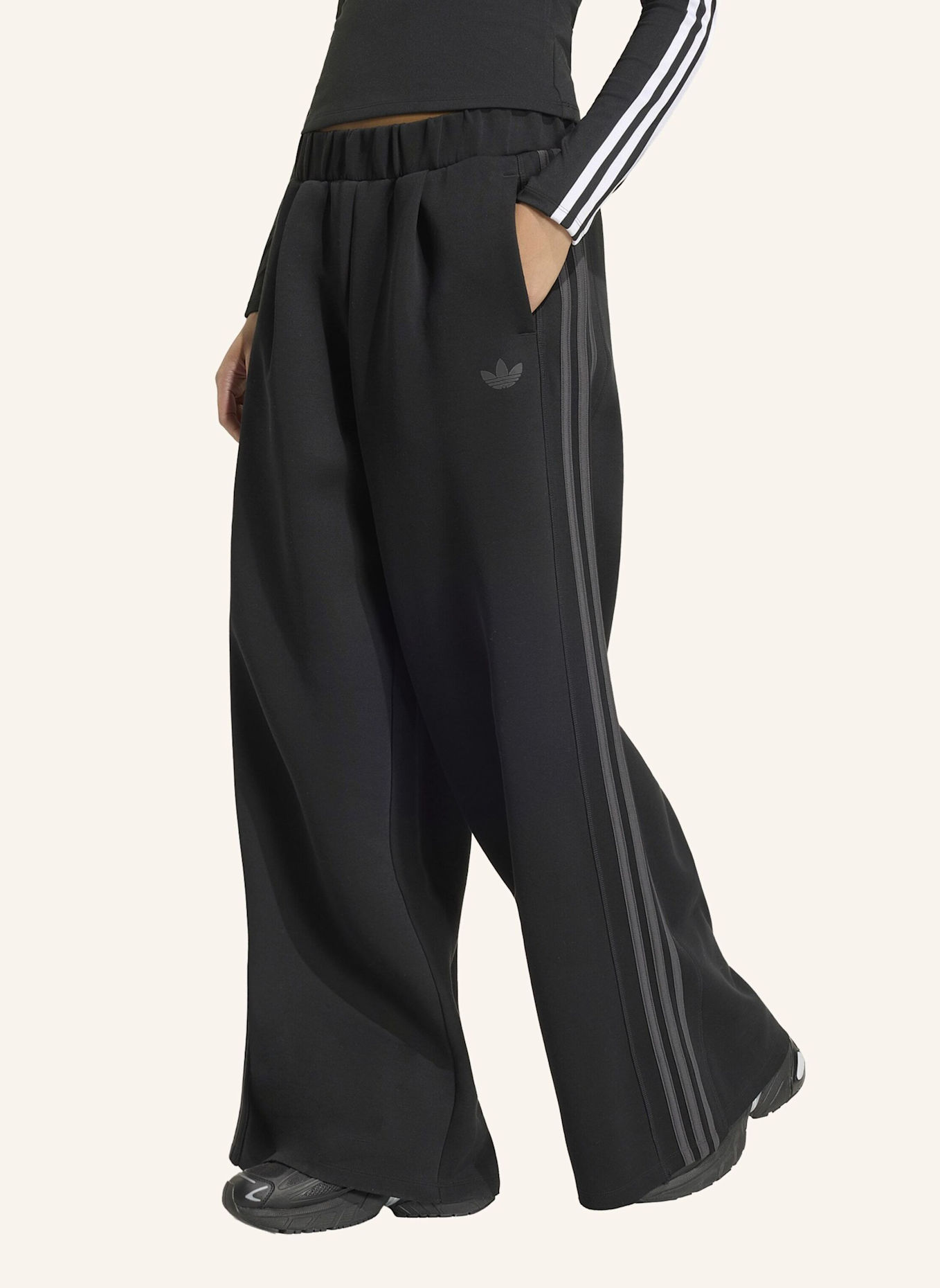 adidas Originals SST 2.0 LANGE TRAININGSHOSE: SCHWARZ