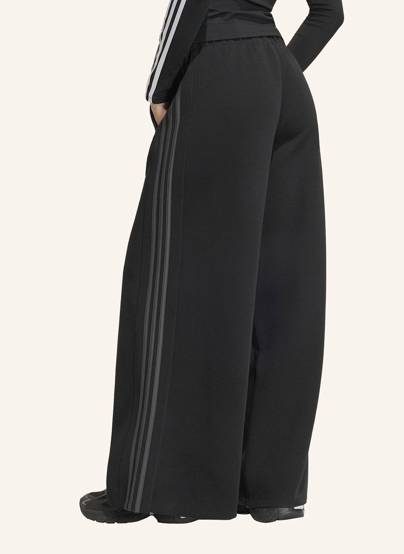 adidas Originals SST 2.0 LANGE TRAININGSHOSE: SCHWARZ