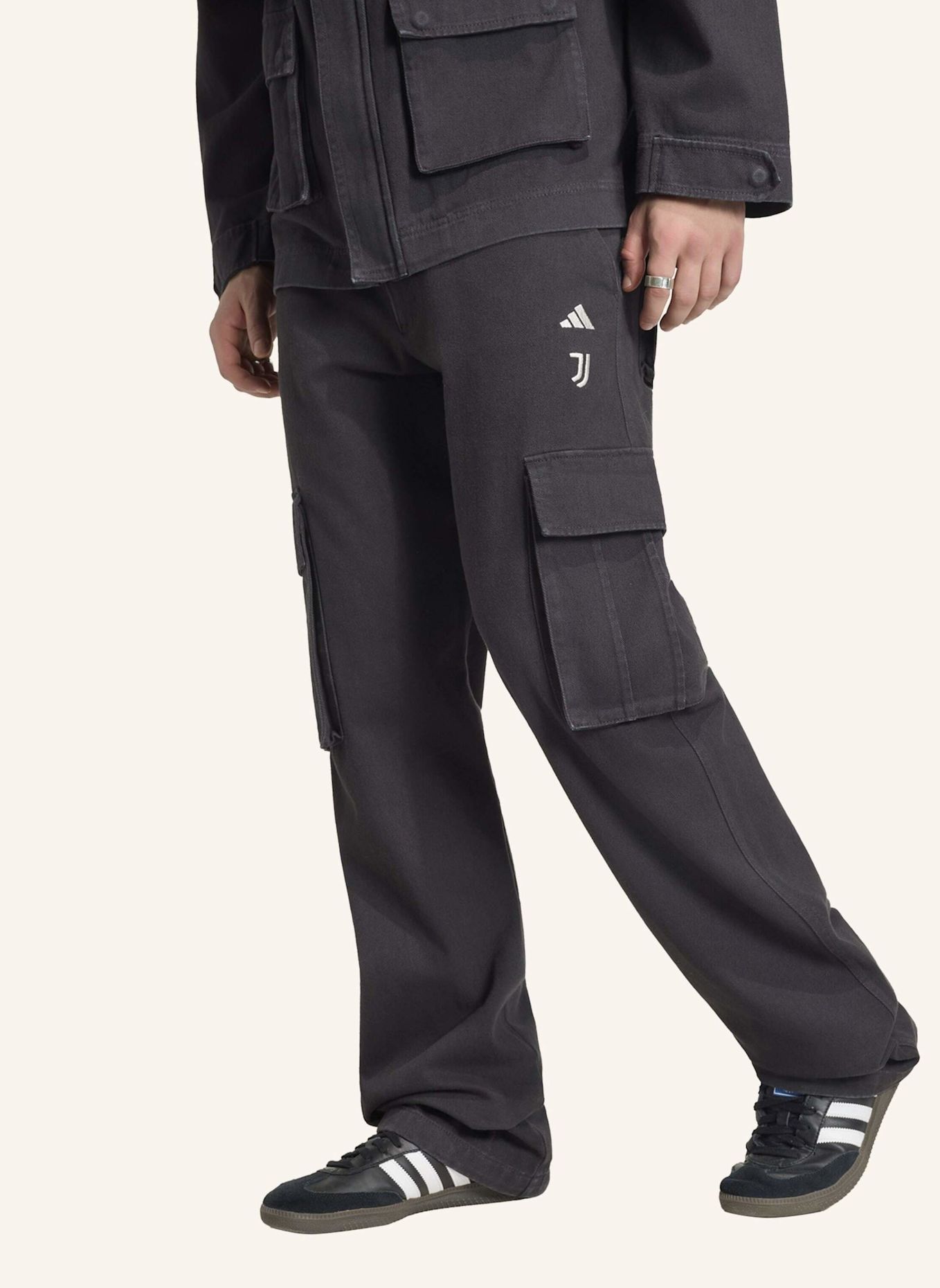 adidas SGURA CARGOHOSE: SCHWARZ