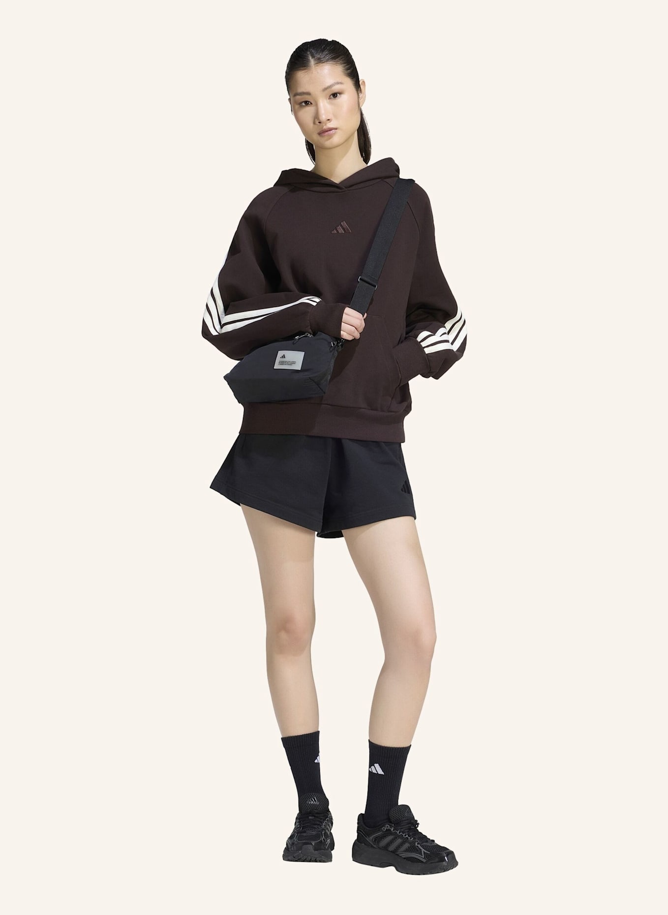 adidas ADIDAS KIT SHORTS, KLEINES LOGO: SCHWARZ