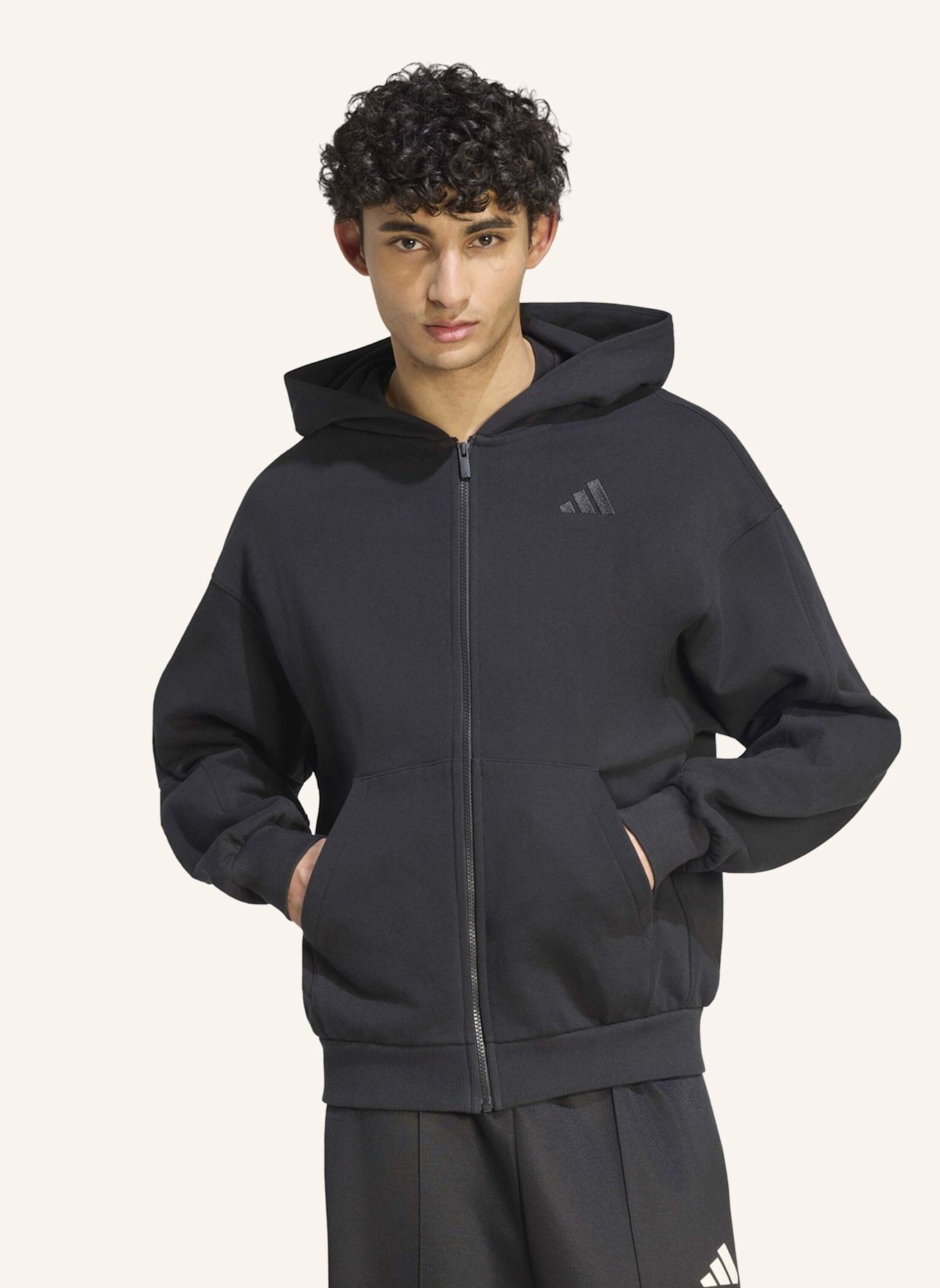 adidas ADIDAS KIT KAPUZENJACKE, KLEINES LOGO: SCHWARZ