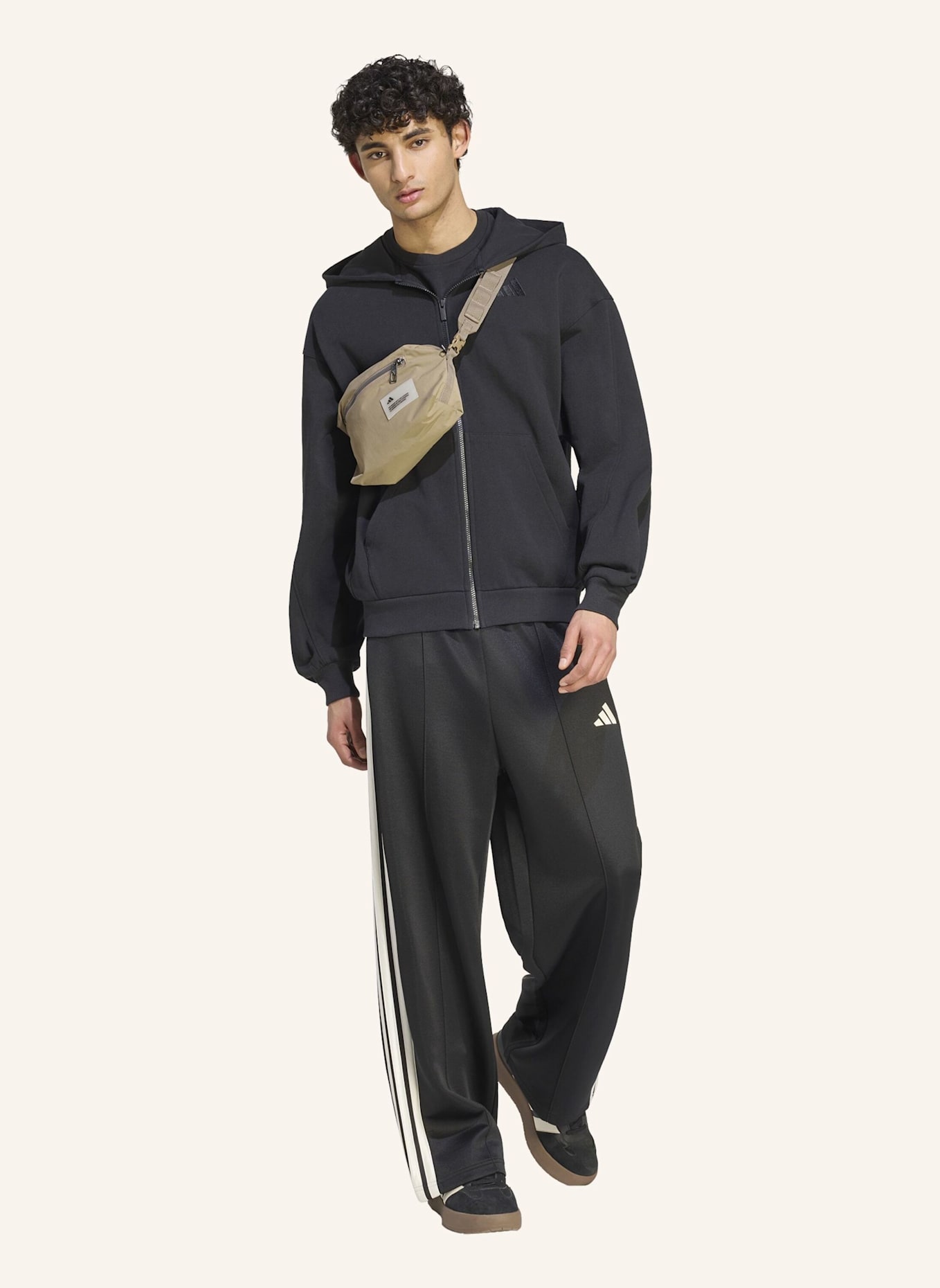 adidas ADIDAS KIT KAPUZENJACKE, KLEINES LOGO: SCHWARZ
