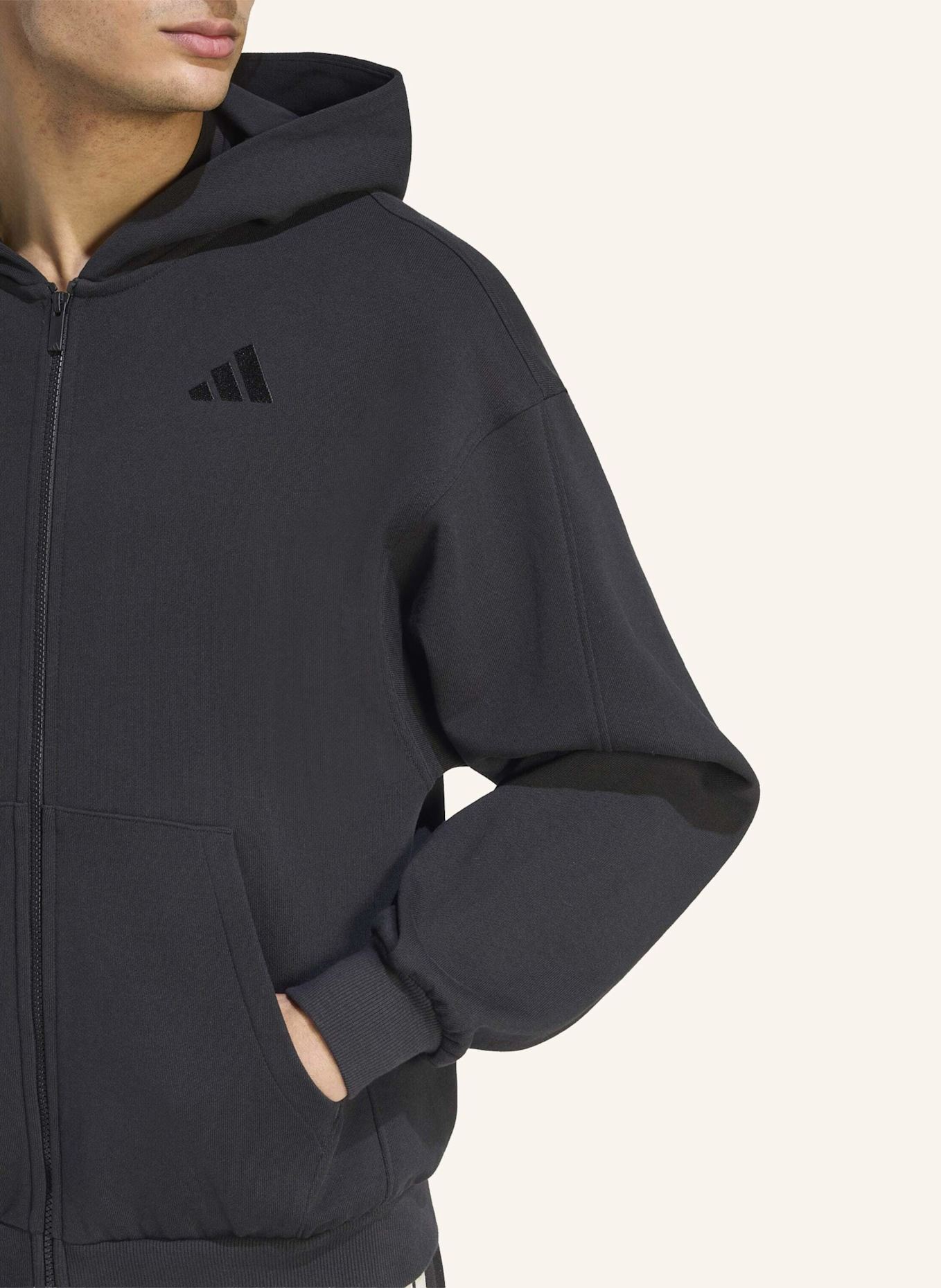 adidas ADIDAS KIT KAPUZENJACKE, KLEINES LOGO: SCHWARZ