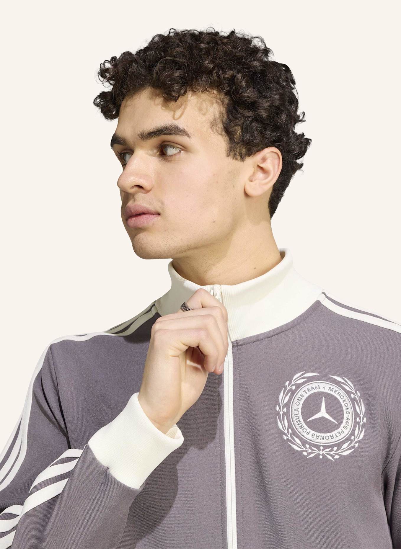 adidas Trainingsjacke MERCEDES - AMG PETRONAS FORMULA ONE TEAM SILVER ARROWS: GRAU/ WEISS