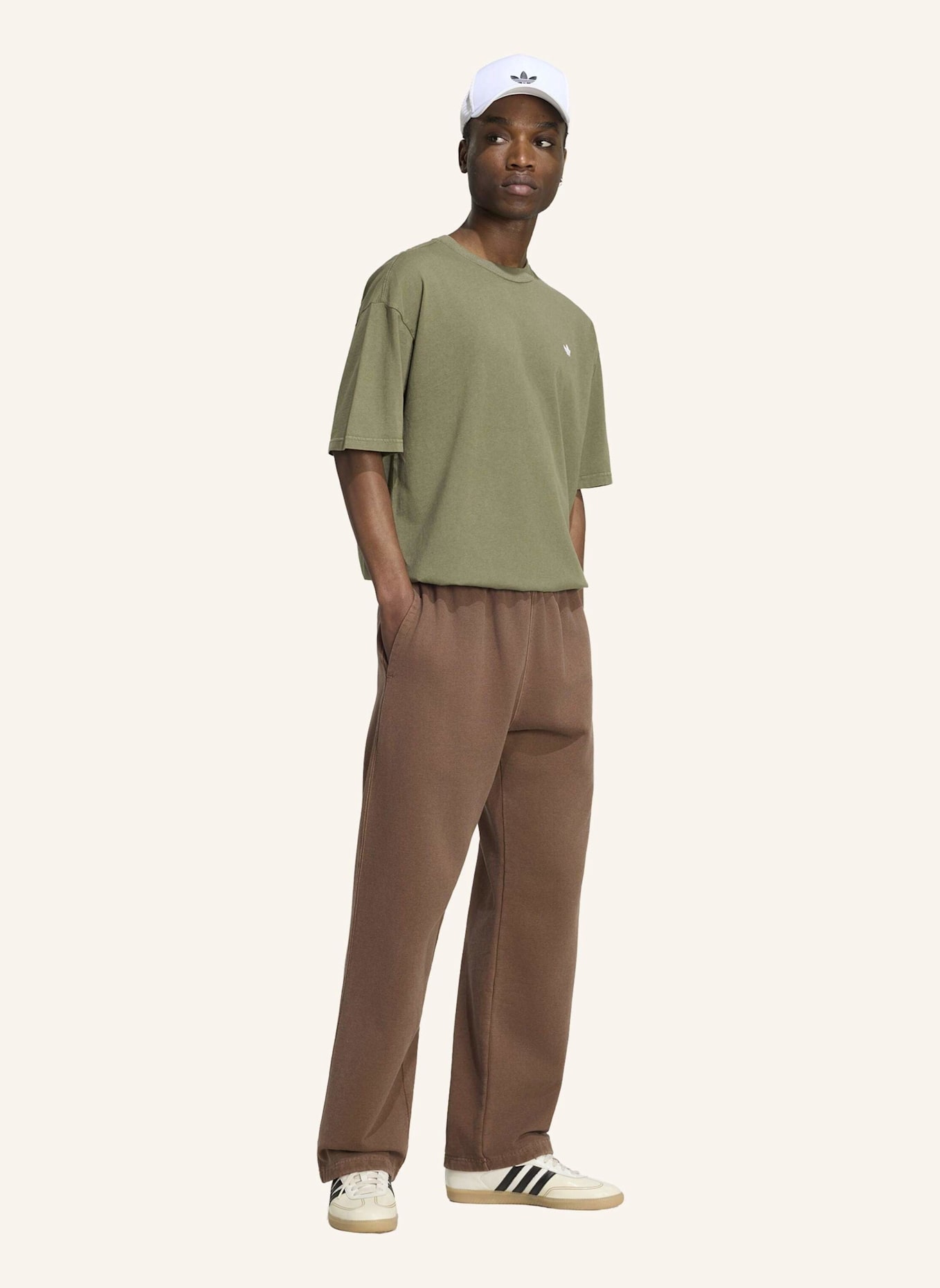 adidas Originals TREFOIL ESSENTIALS HOSE, VERWASCHENE OPTIK, OFFENER SAUM: BRAUN
