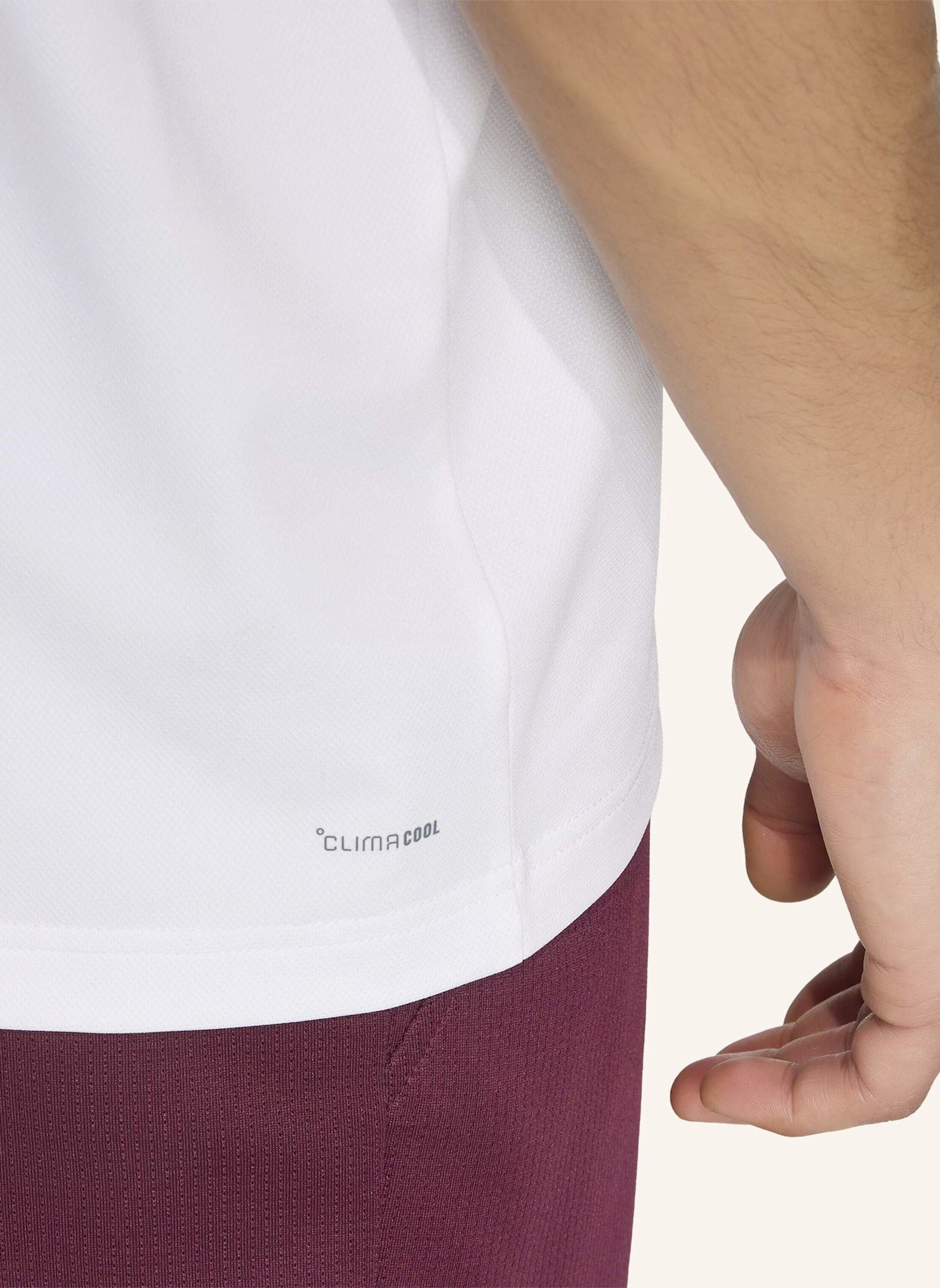 adidas TENNIS CLASSICS T-SHIRT: WEISS