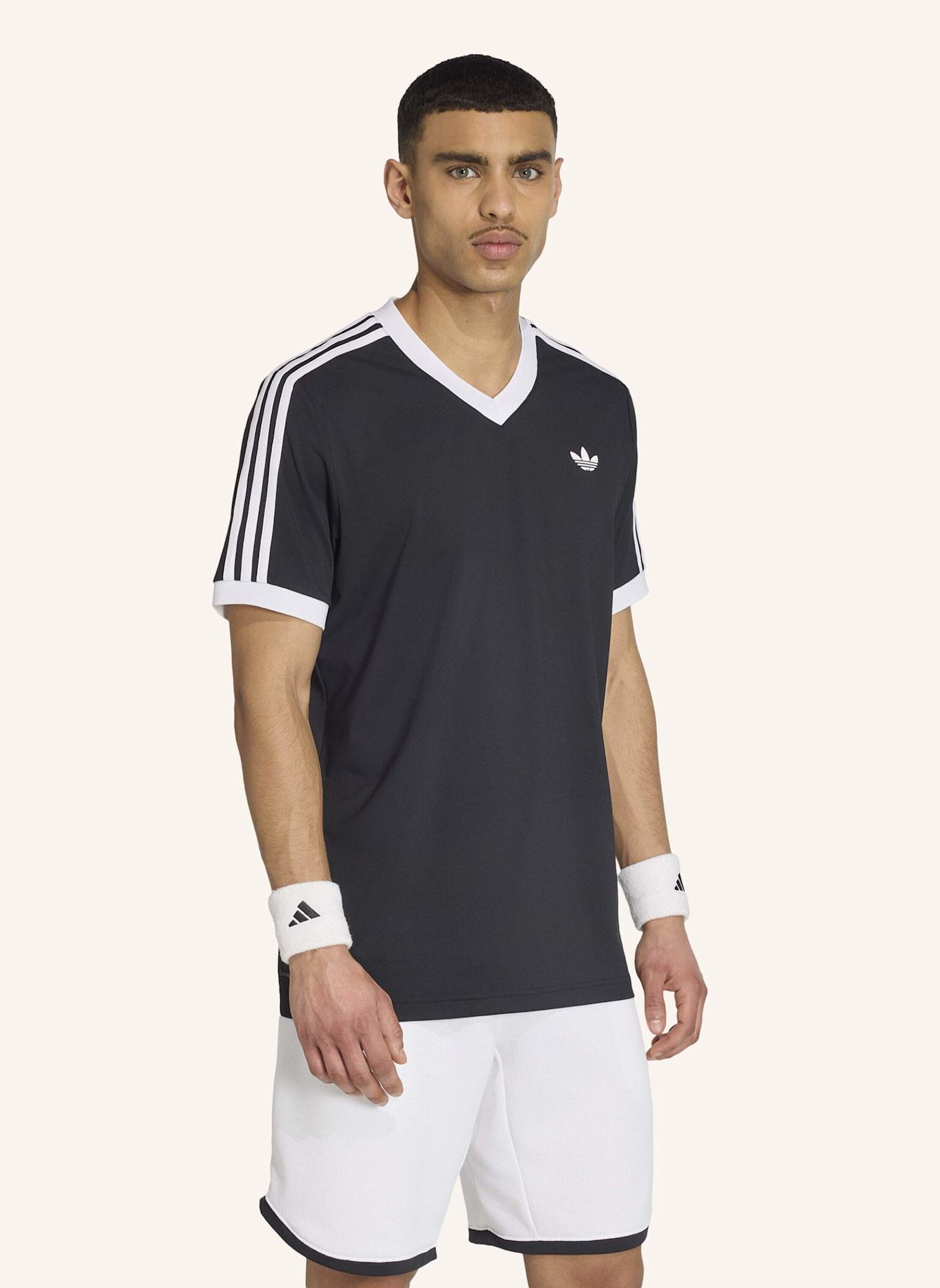 adidas TENNIS CLASSICS T-SHIRT: SCHWARZ