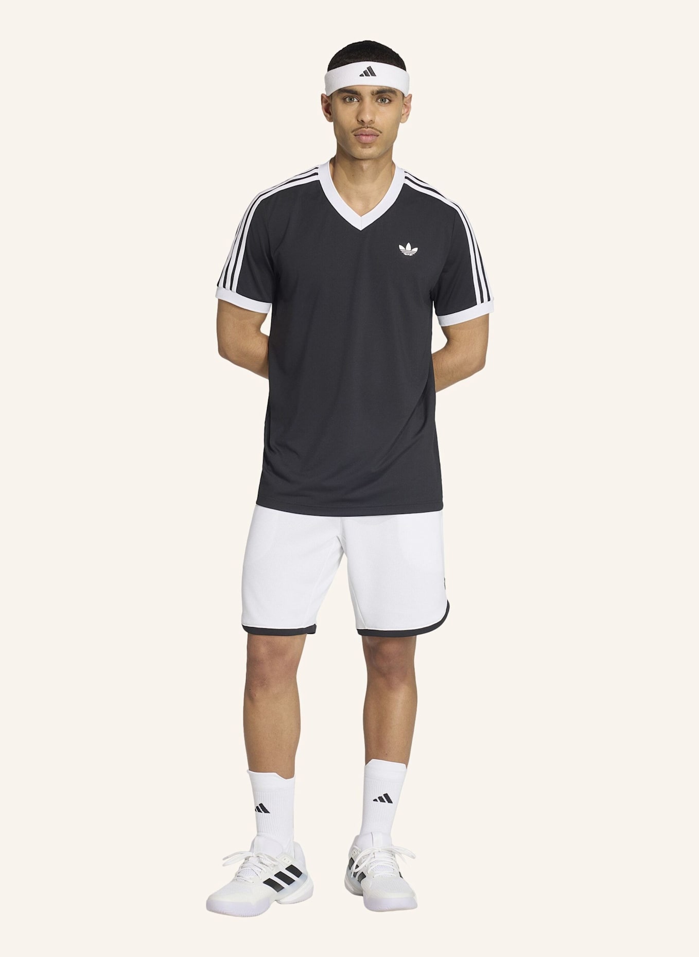 adidas TENNIS CLASSICS T-SHIRT: SCHWARZ