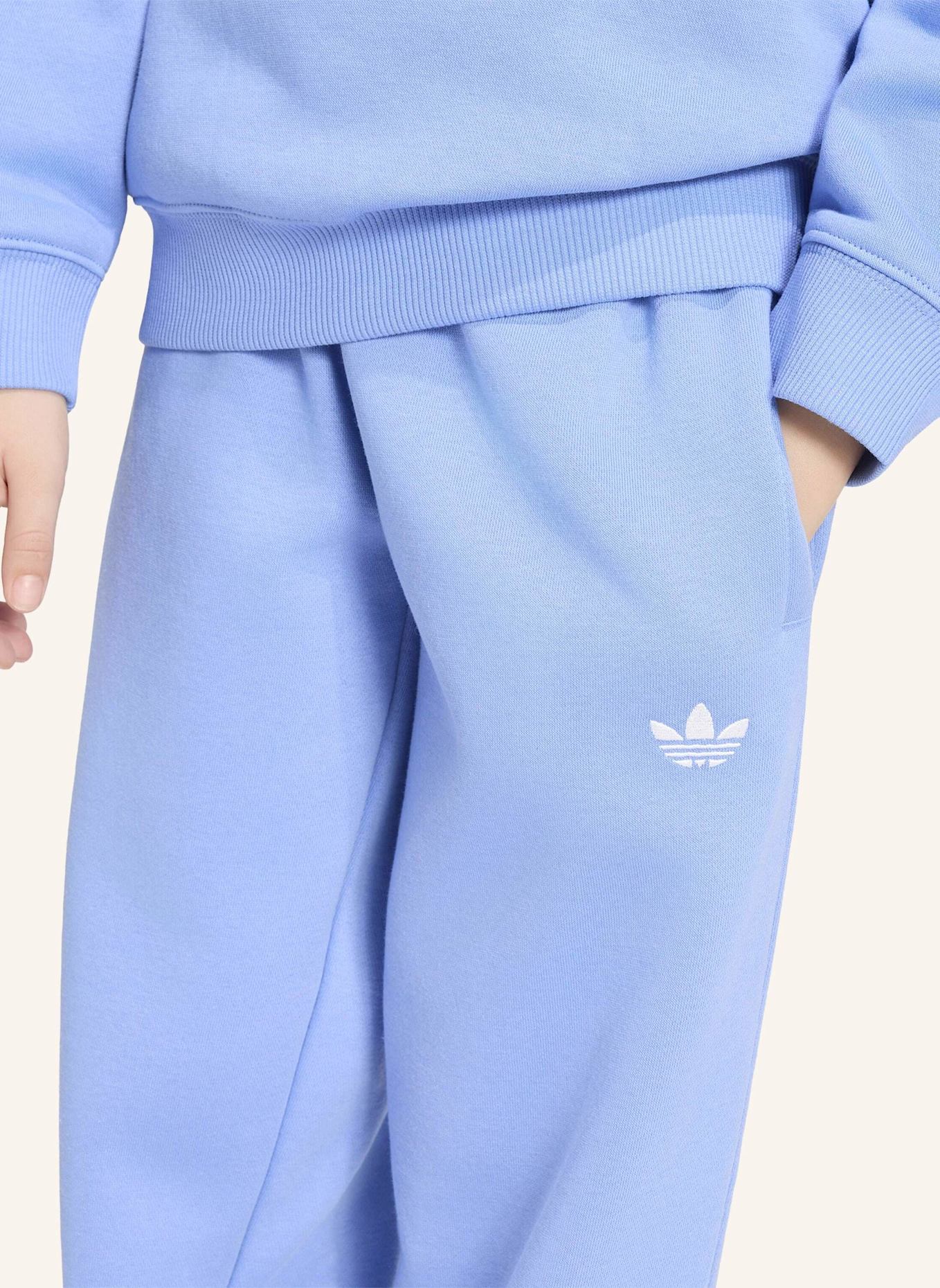 adidas Originals JOGGINGANZUG MIT RUNDHALSAUSSCHNITT, LOCKER GESCHNITTEN: BLAU