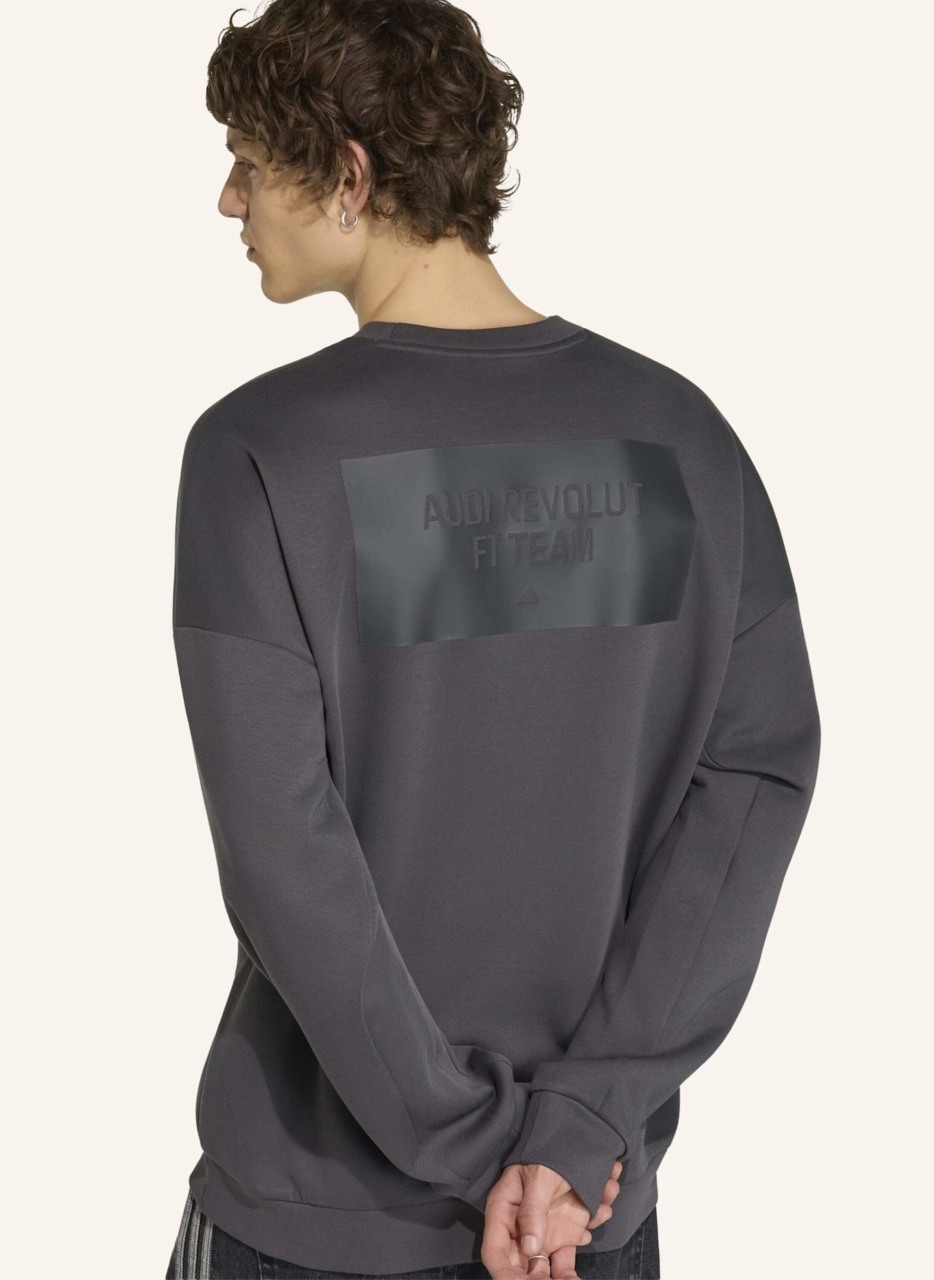 adidas AUDI REVOLUT F1 TEAM ELEVATED CREW SWEAT SWEATSHIRT: SCHWARZ/ ROT