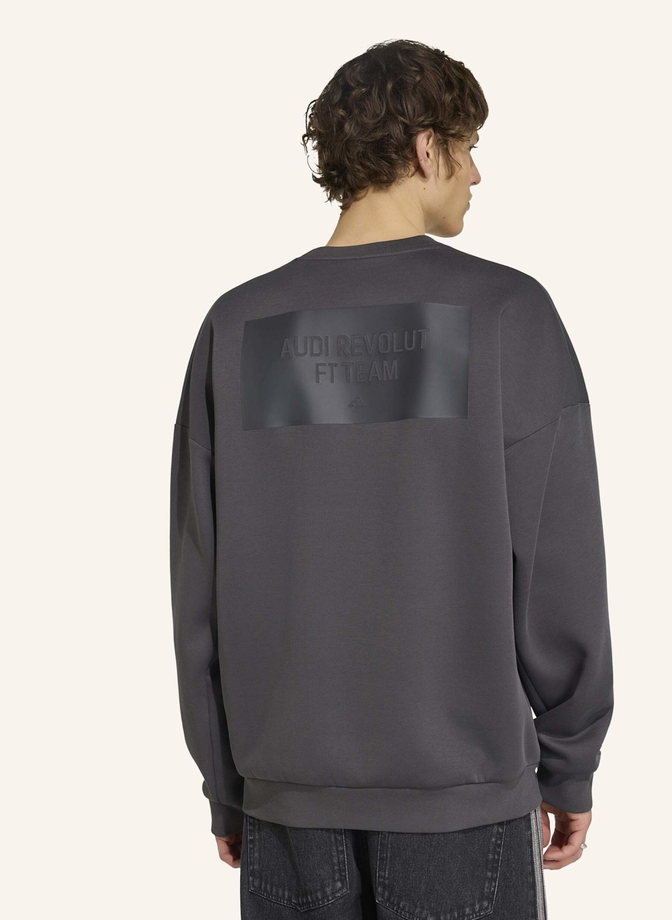 adidas AUDI REVOLUT F1 TEAM ELEVATED CREW SWEAT SWEATSHIRT: SCHWARZ/ ROT