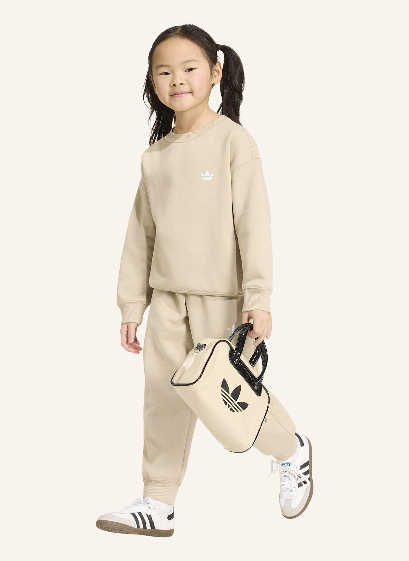 adidas Originals JOGGINGANZUG MIT RUNDHALSAUSSCHNITT, LOCKER GESCHNITTEN: BEIGE