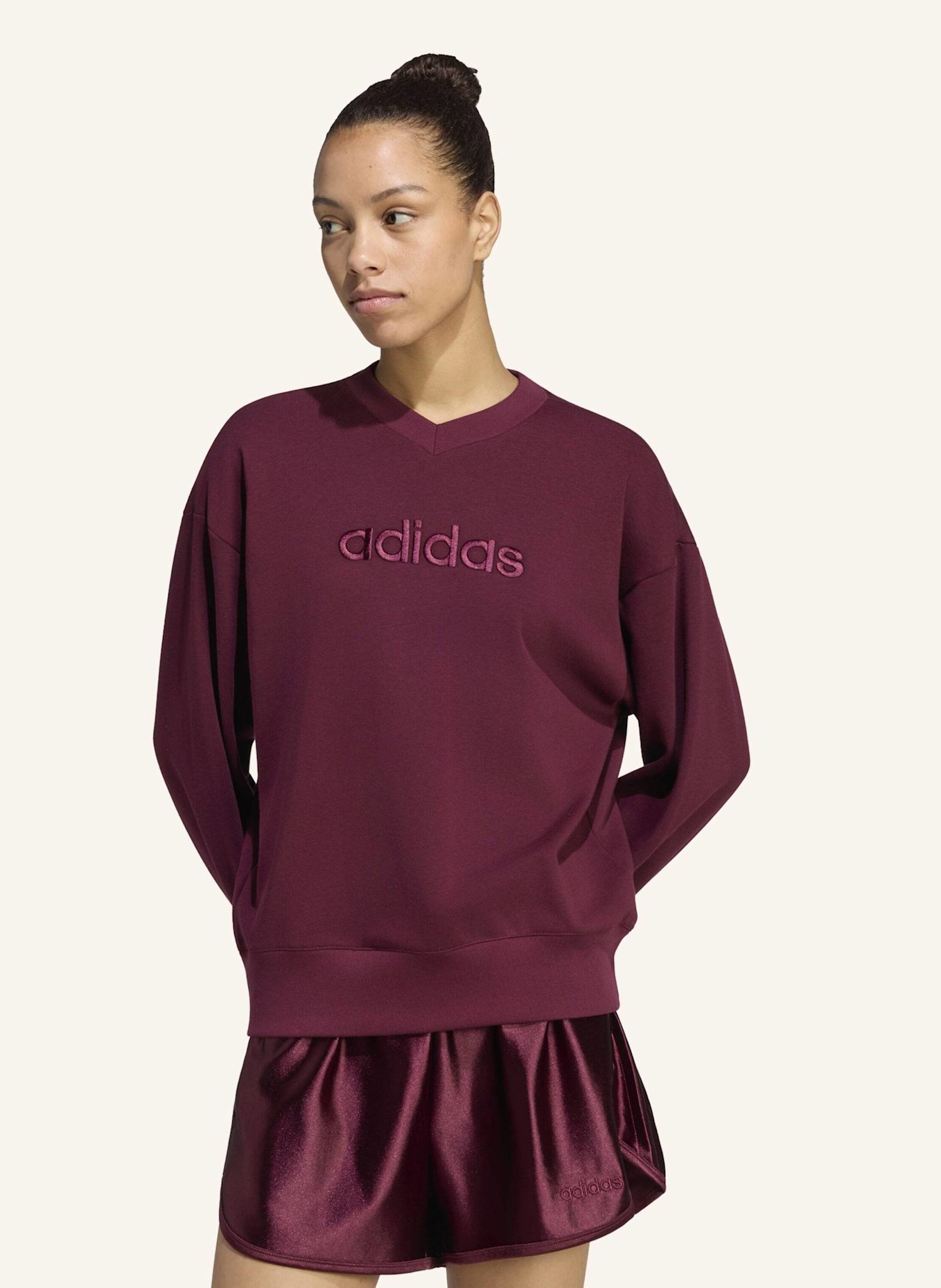 adidas SEASONAL ESSENTIALS SATIN-SWEATSHIRT, V-AUSSCHNITT: ROT