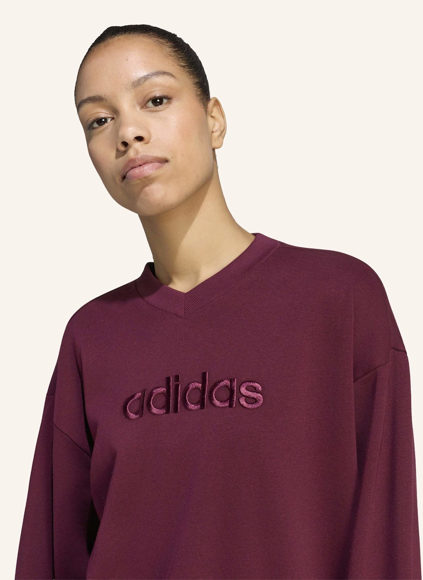 adidas SEASONAL ESSENTIALS SATIN-SWEATSHIRT, V-AUSSCHNITT: ROT