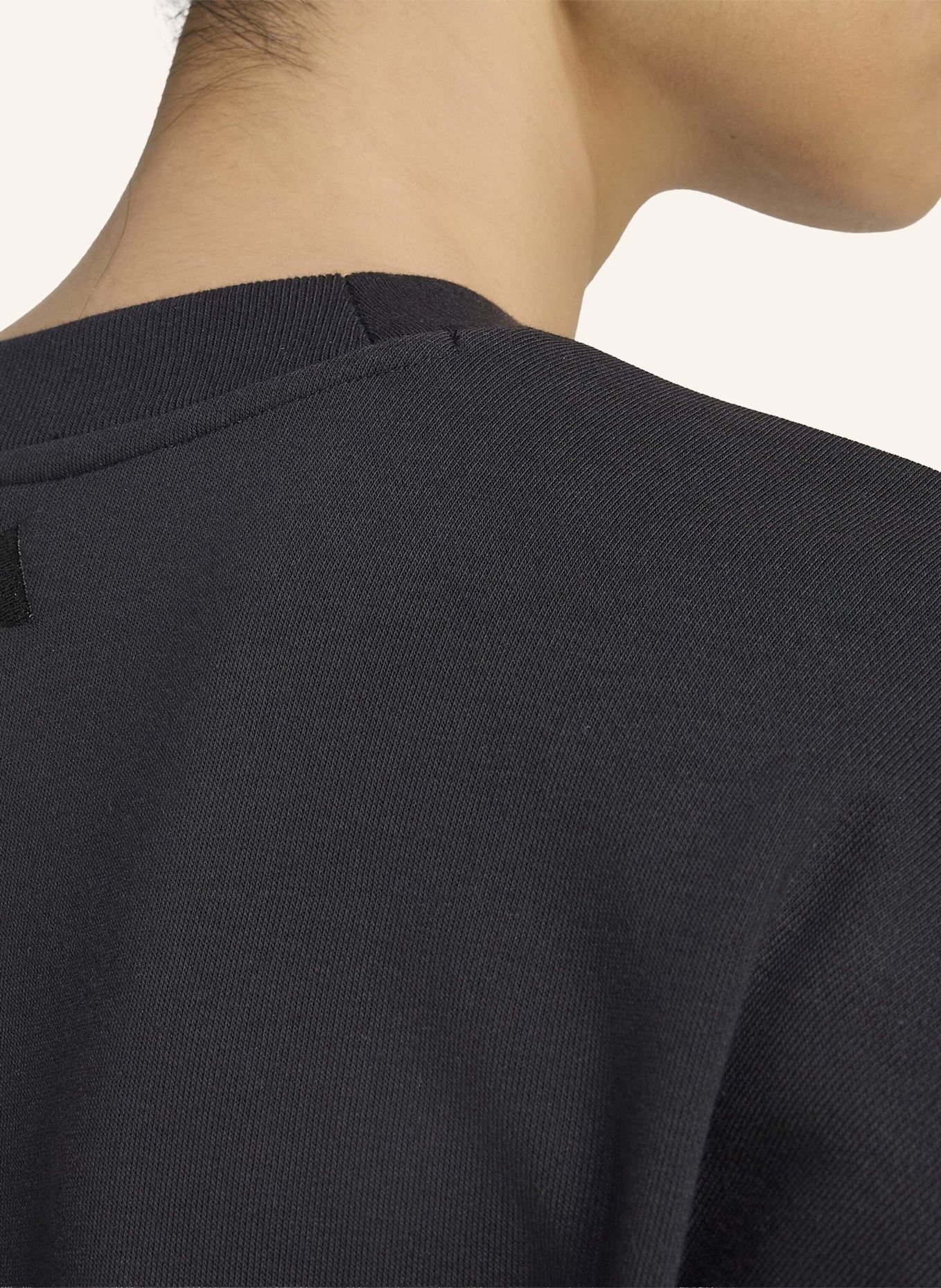 adidas SEASONAL ESSENTIALS SATIN-SWEATSHIRT, V-AUSSCHNITT: SCHWARZ