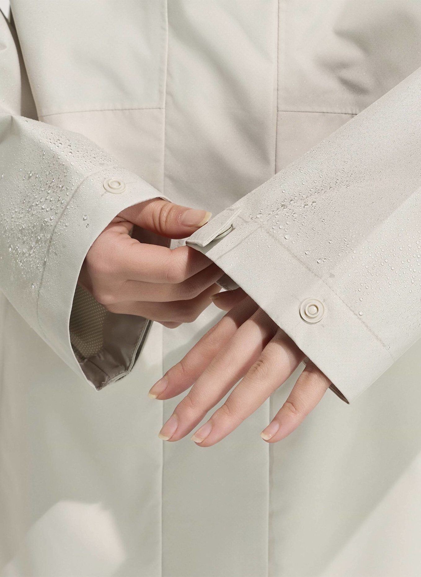 adidas ESSENTIALS RAIN PARKA: BEIGE