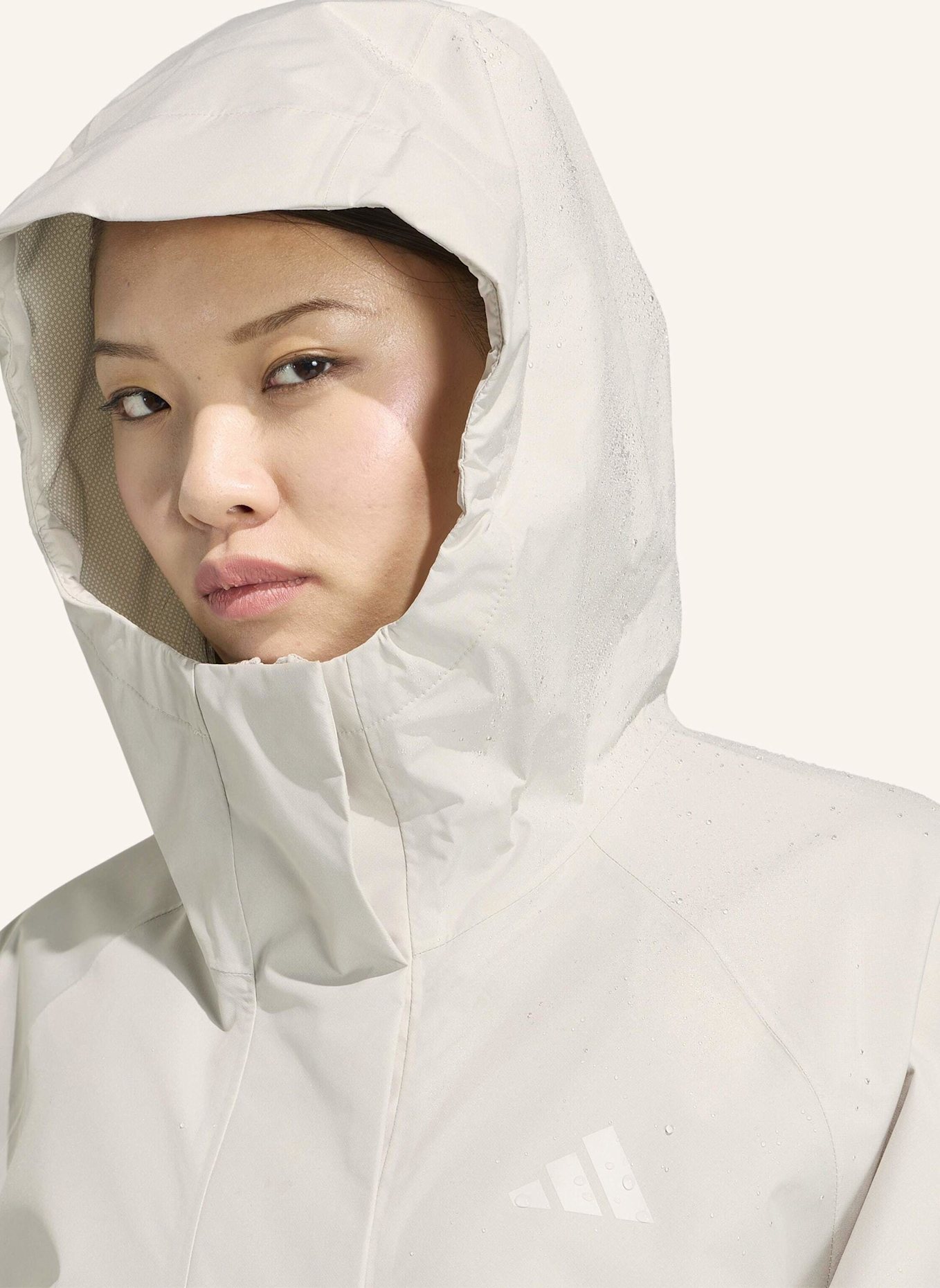 adidas ESSENTIALS RAIN PARKA: BEIGE