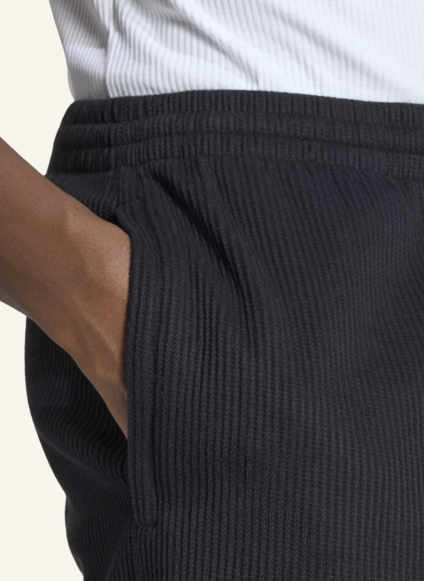 adidas Originals TREFOIL ESSENTIALS WAFFELSTRICK-SHORTS: SCHWARZ