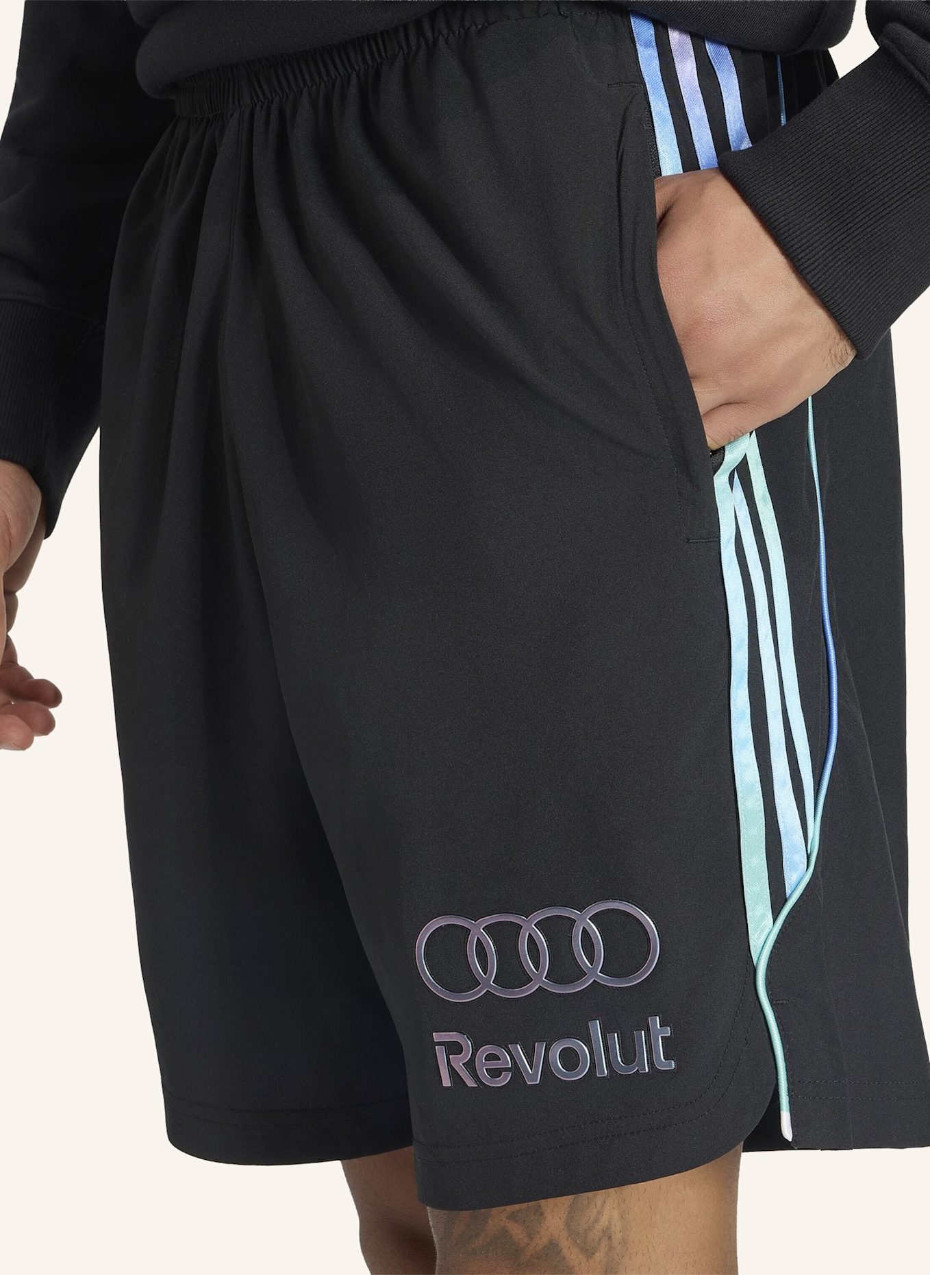 adidas AUDI REVOLUT F1 TEAM TEAMGEIST SHORTS: SCHWARZ