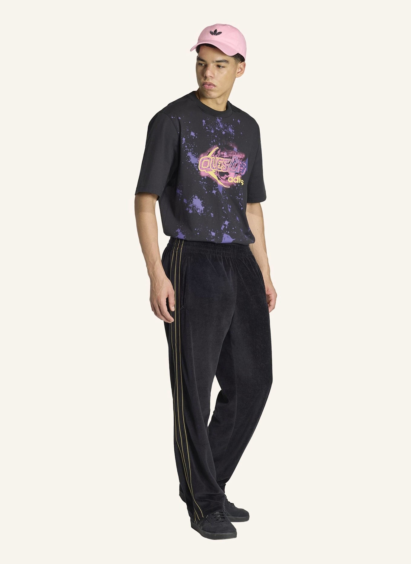 adidas Originals ADILENIUM SEASON 5 QUESTRA GRAFIK T-SHIRT: SCHWARZ