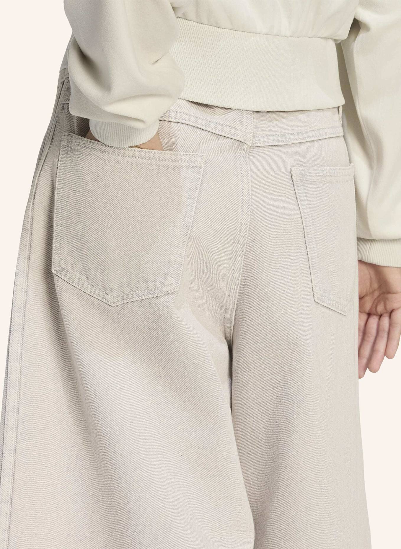 adidas Originals DENIM-JORTS MIT MITTELHOHEM BUND: HELLGRAU
