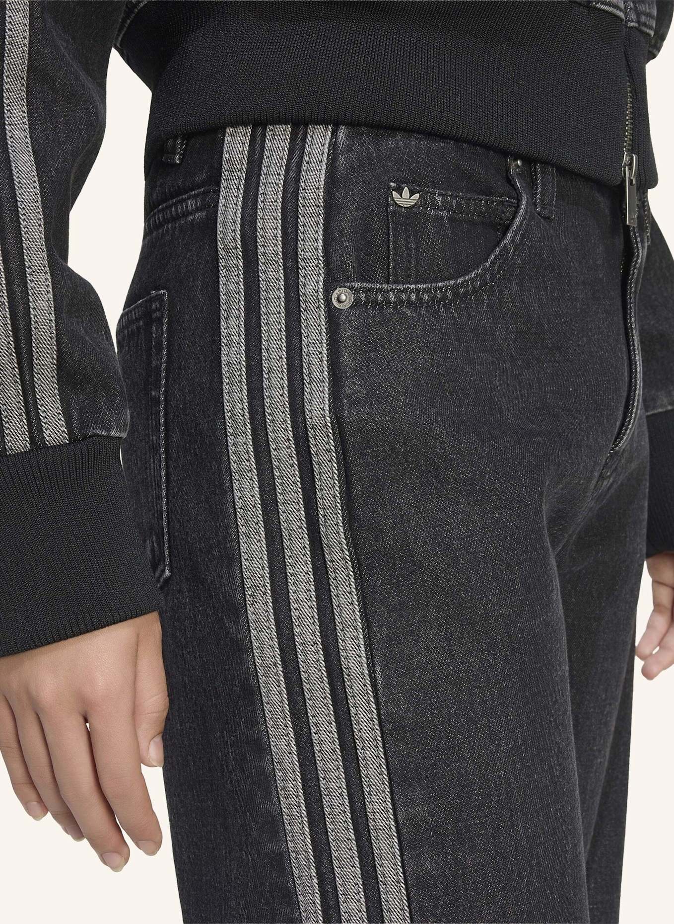 adidas Originals FIREBIRD JEANSHOSE MIT MITTELHOHEM BUND, GERADE GESCHNITTEN: SCHWARZ