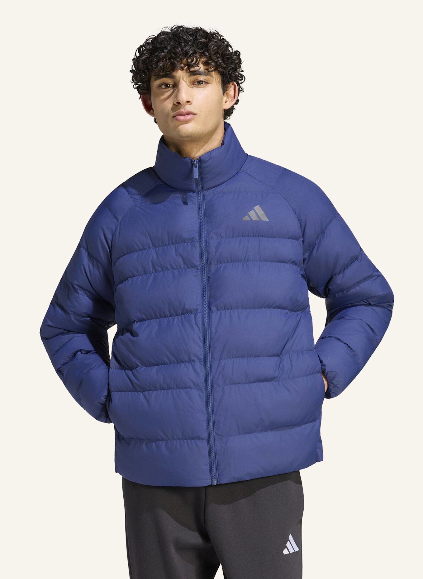 adidas ESSENTIALS ISOLATIONSJACKE, VERSTAUBAR: BLAU