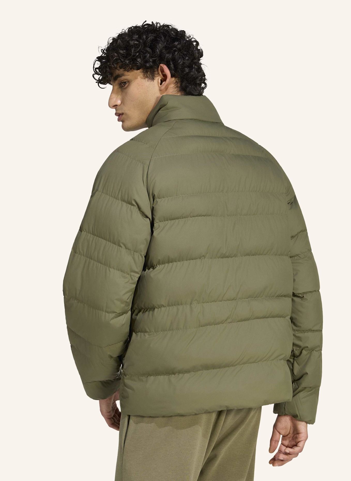 adidas ESSENTIALS ISOLATIONSJACKE, VERSTAUBAR: GRÜN
