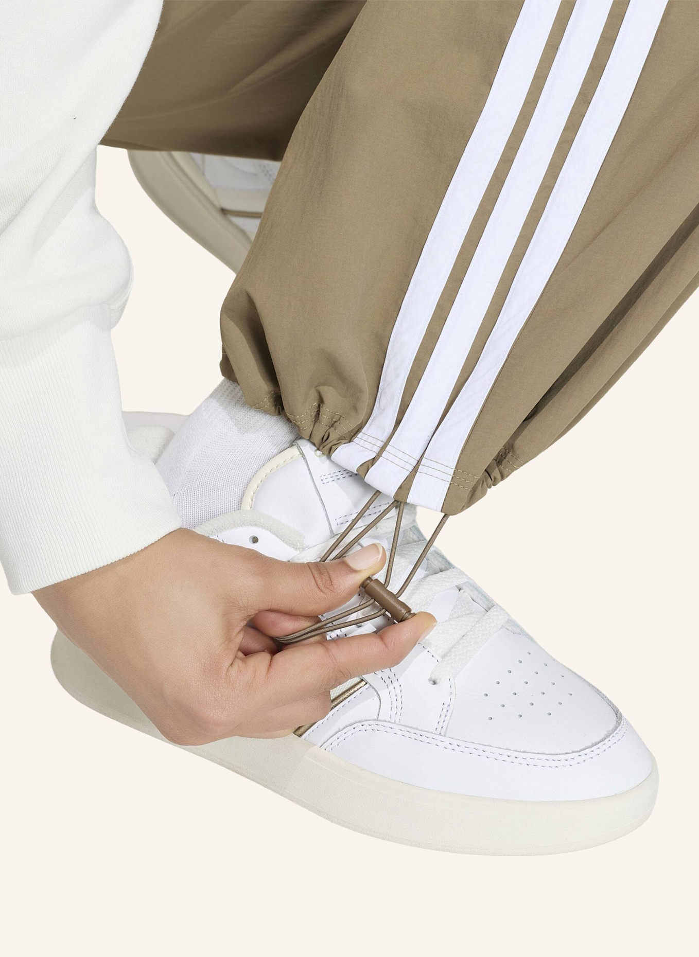 adidas ICONIC BUNGEES-TRAININGSHOSE, GEWEBT, WEITES BEIN: KHAKI