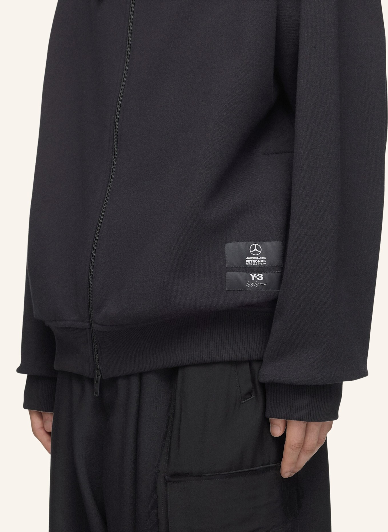 Y-3 Y-3 MERCEDES REISSVERSCHLUSS KAPUZENJACKE: SCHWARZ