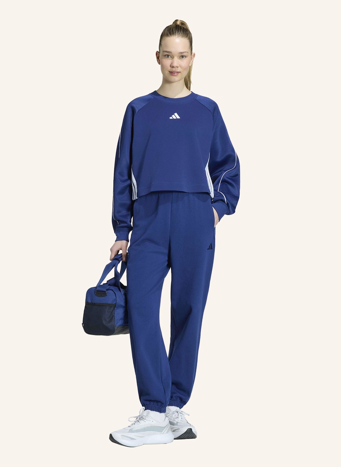 adidas STADIUM 3-STREIFEN SWEATSHIRT MIT RUNDHALSAUSSCHNITT: BLAU