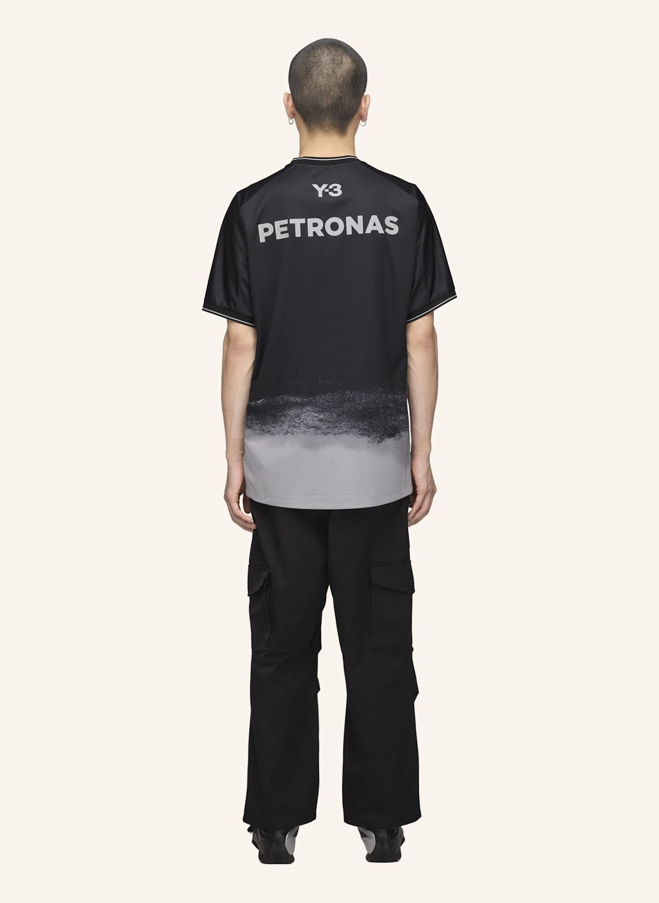 Y-3 Y-3 MERCEDES AMG PETRONAS FORMULA 1 TEAM MECHANICS KURZÄRMELIGES JERSEY: SCHWARZ