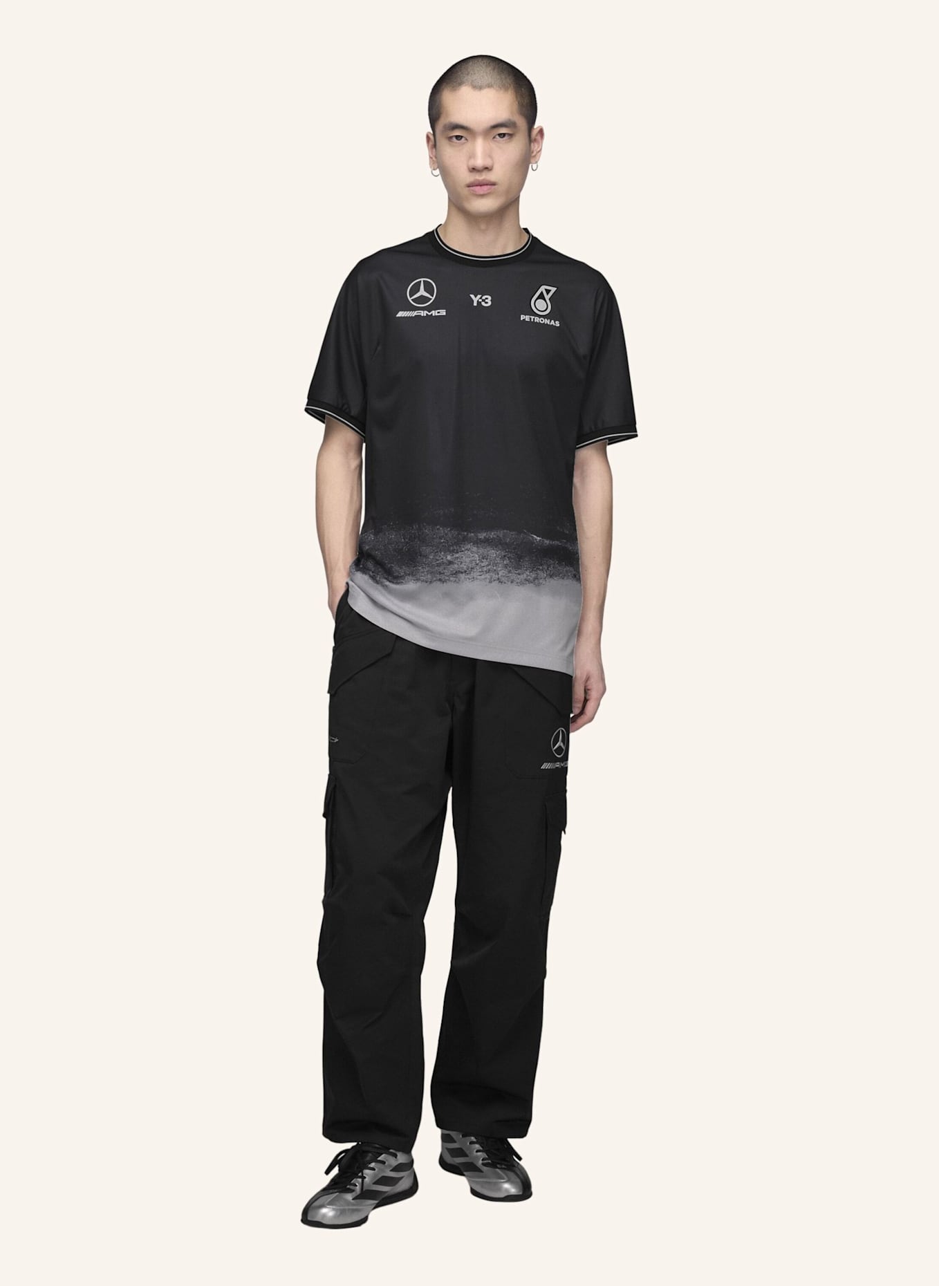 Y-3 Y-3 MERCEDES AMG PETRONAS FORMULA 1 TEAM MECHANICS KURZÄRMELIGES JERSEY: SCHWARZ