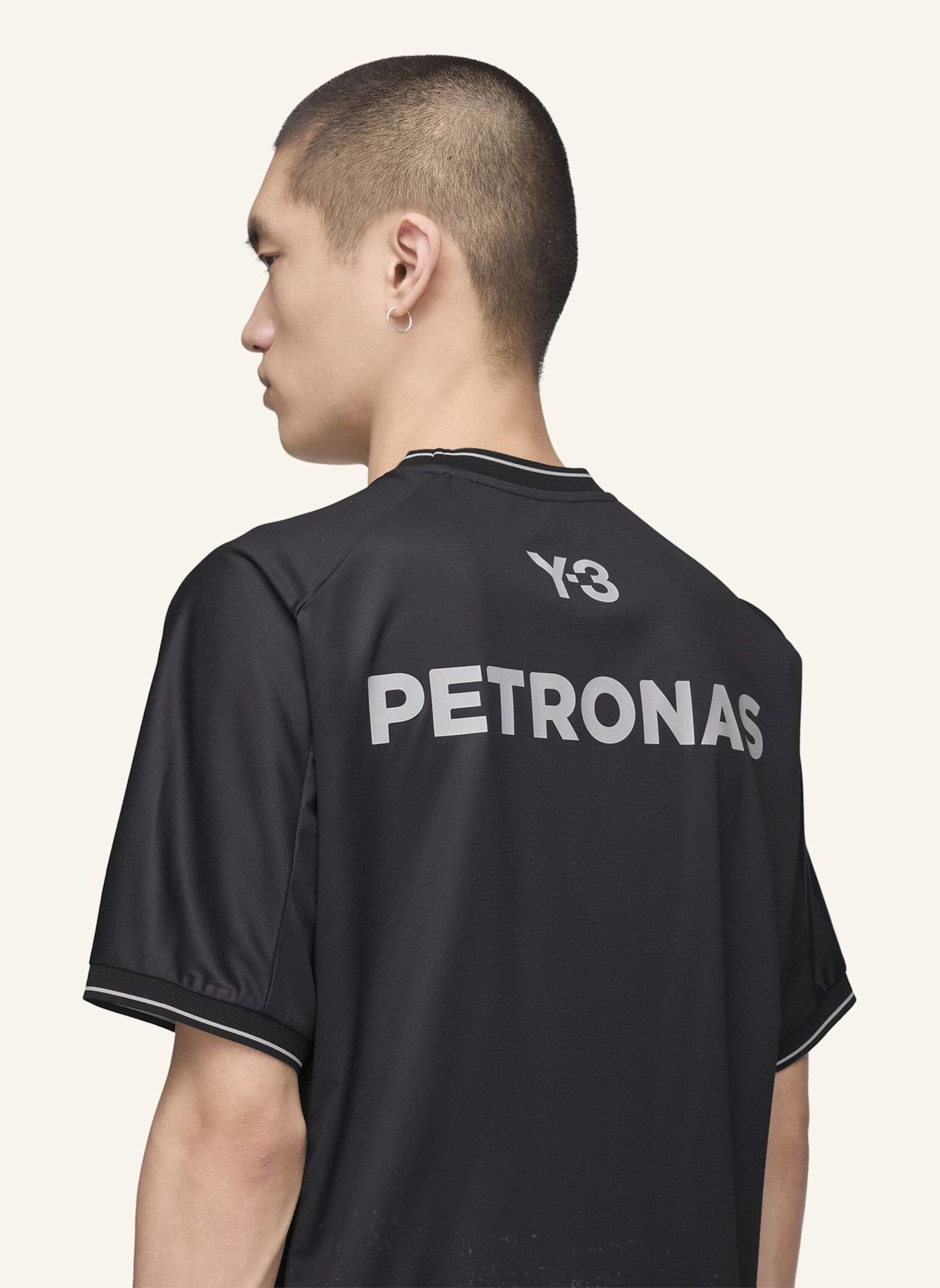 Y-3 Y-3 MERCEDES AMG PETRONAS FORMULA 1 TEAM MECHANICS KURZÄRMELIGES JERSEY: SCHWARZ