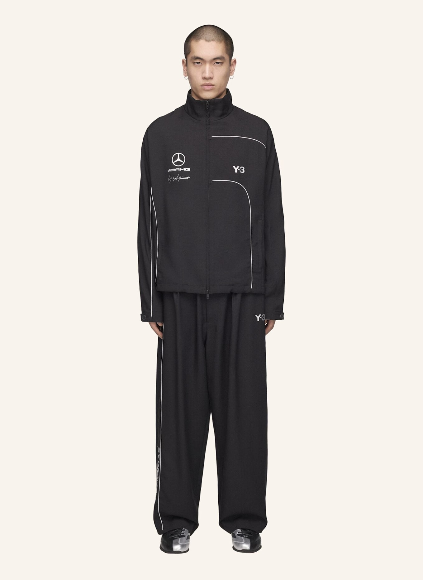 Y-3 Y-3 MERCEDES-AMG PETRONAS FORMULA 1 TEAM TRAININGSHOSE: SCHWARZ