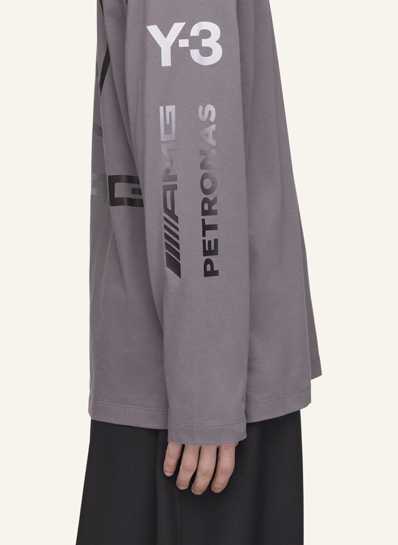Y-3 Y-3 MERCEDES CHAOS LOGO LANGÄRMELIGES SHIRT: GRAU